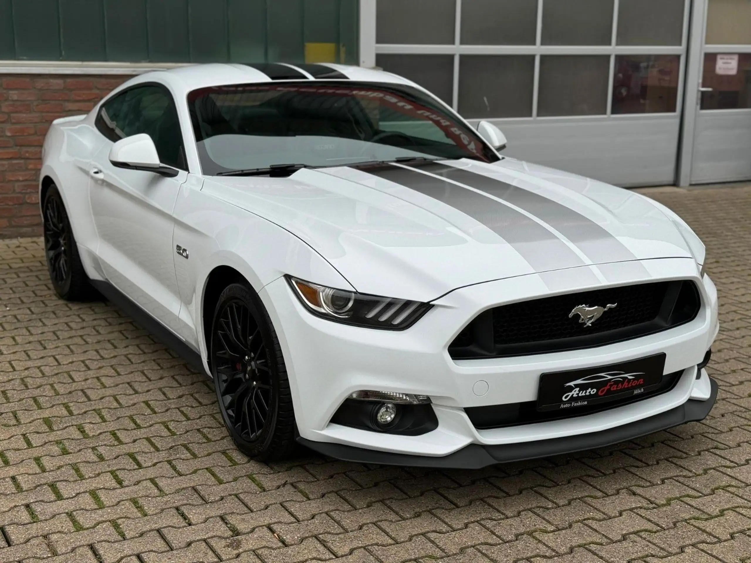 Ford - Mustang