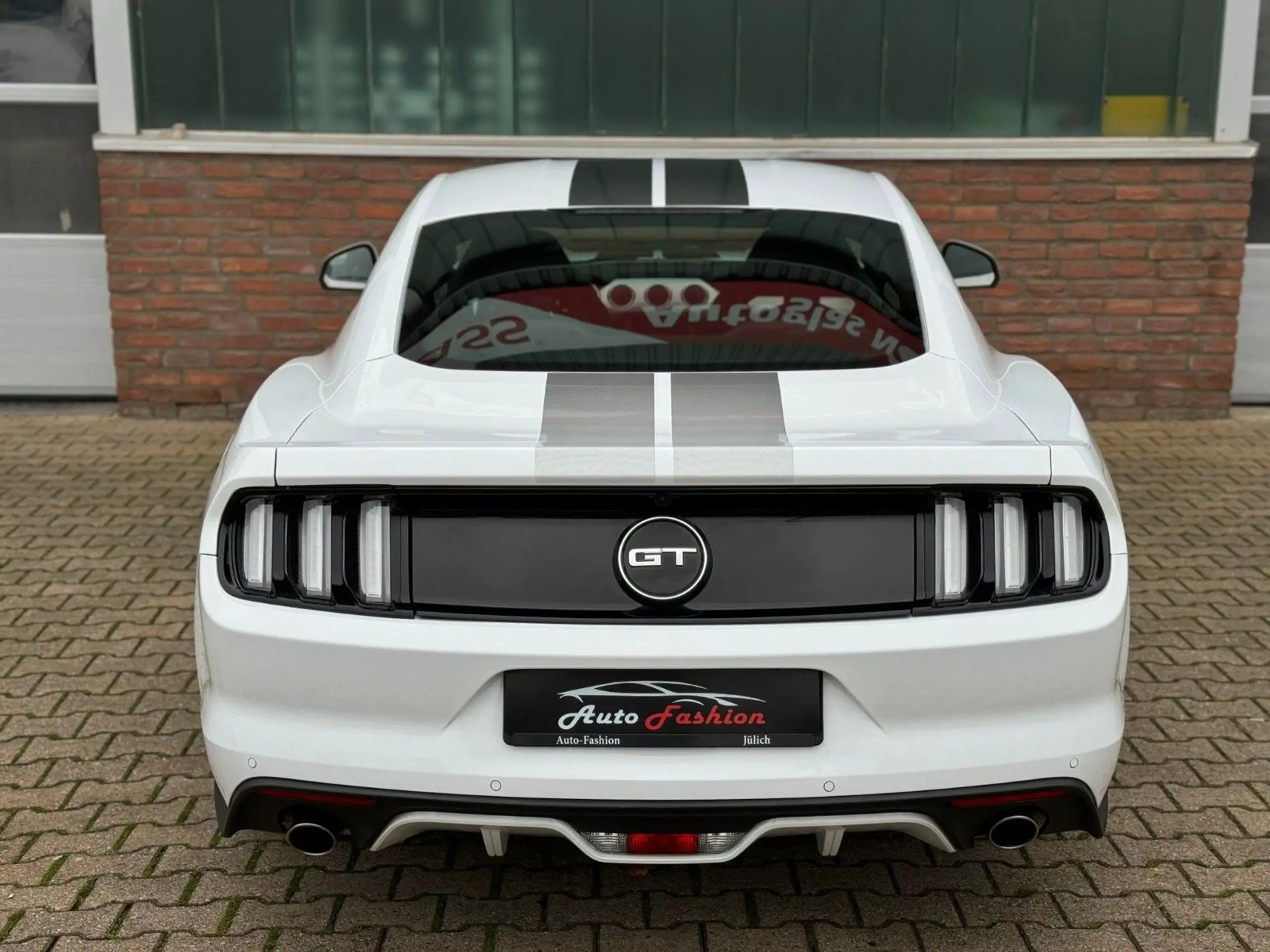 Ford - Mustang