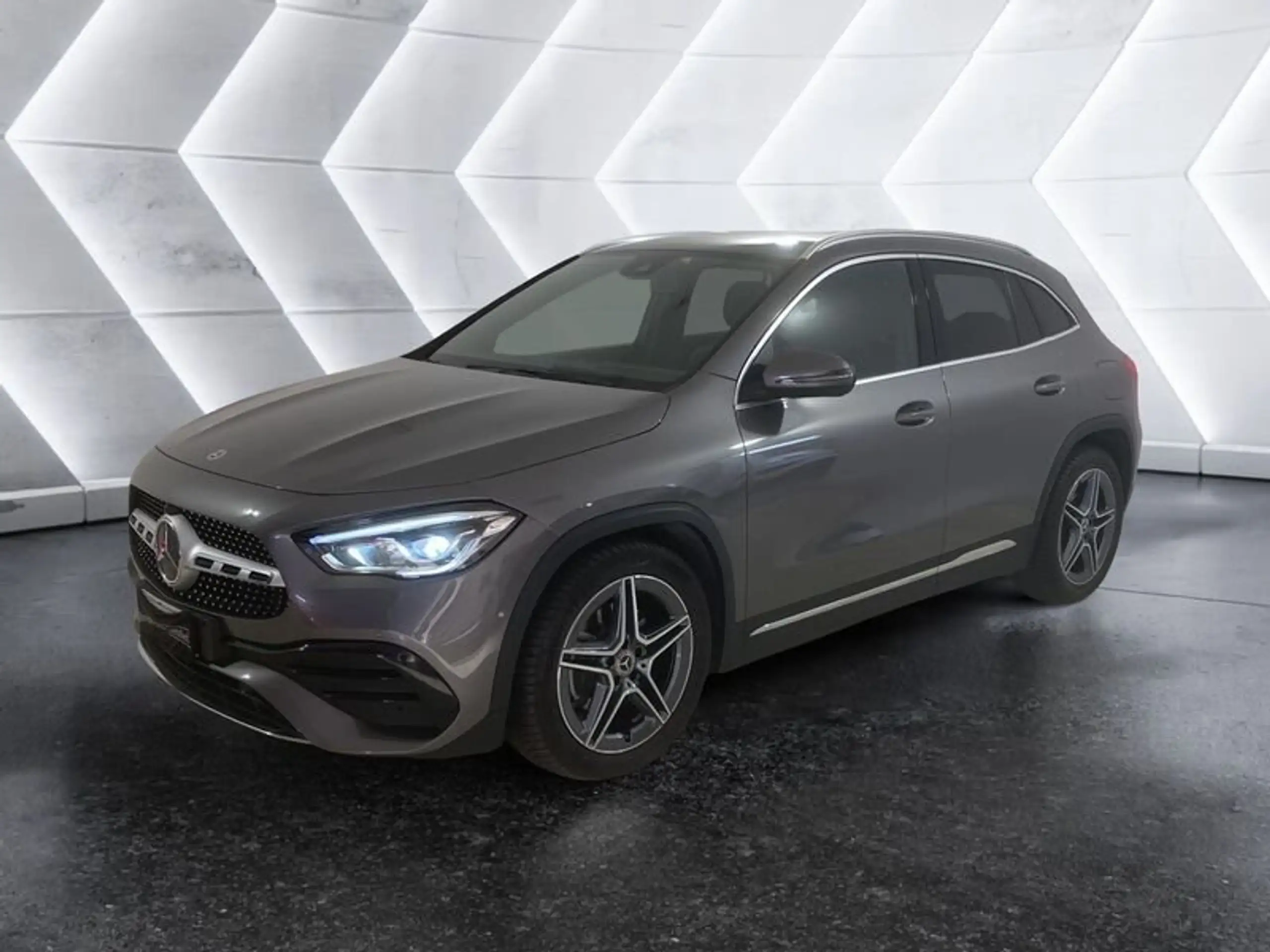 Mercedes-Benz - GLA 200