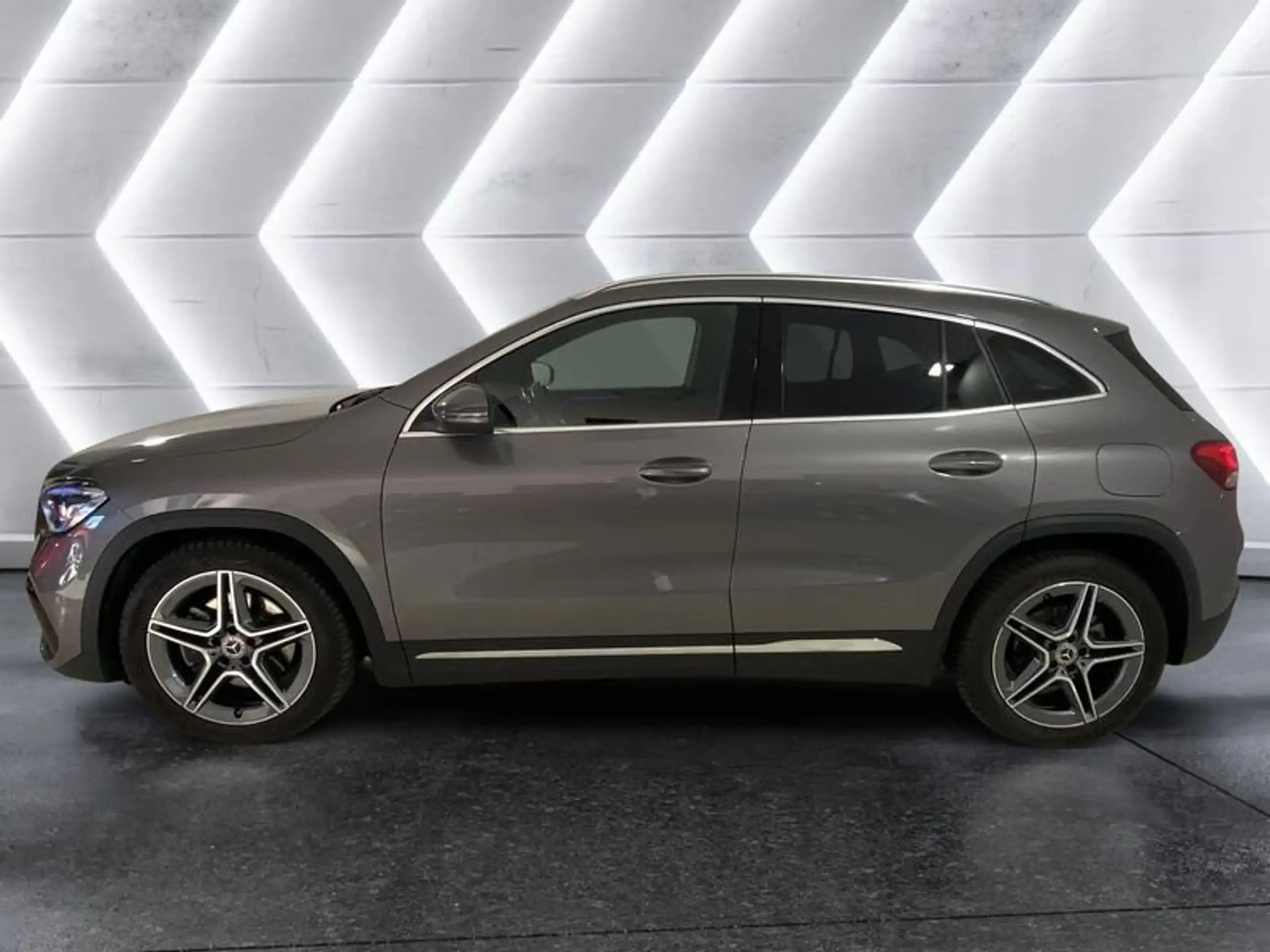 Mercedes-Benz - GLA 200