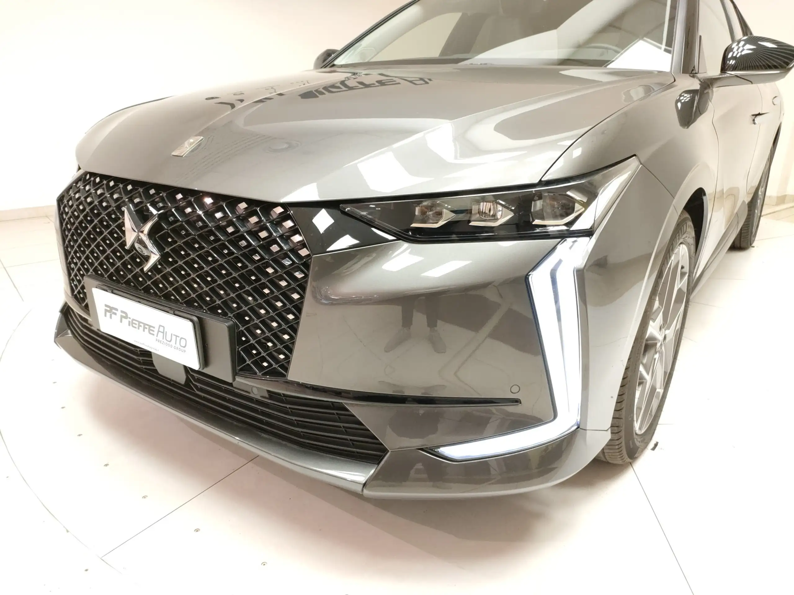 DS Automobiles - DS 4