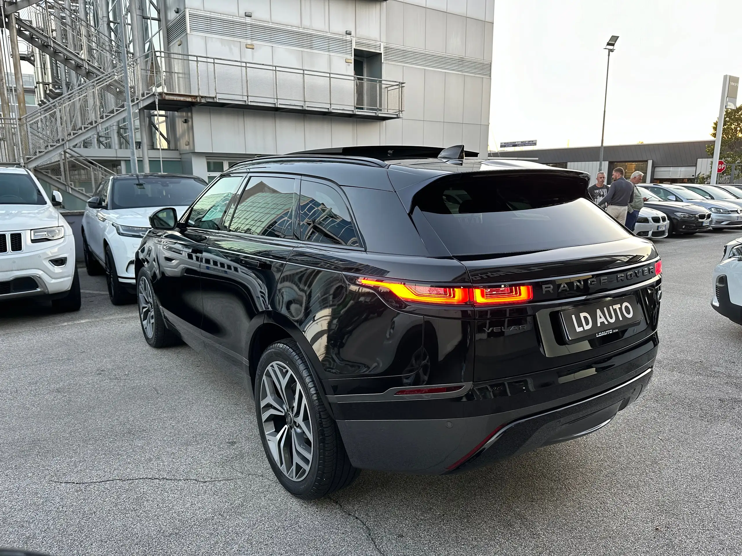 Land Rover - Range Rover Velar