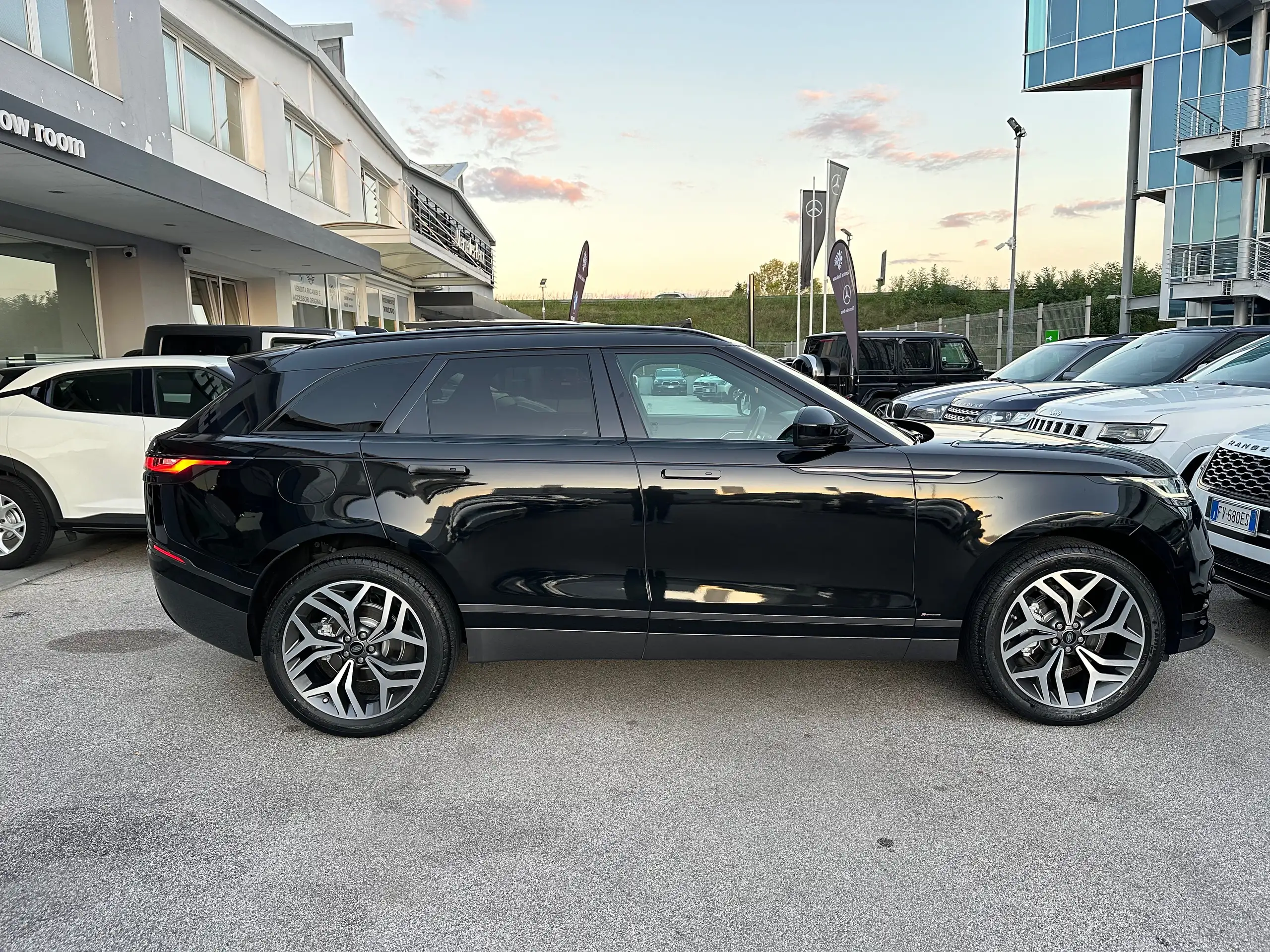 Land Rover - Range Rover Velar