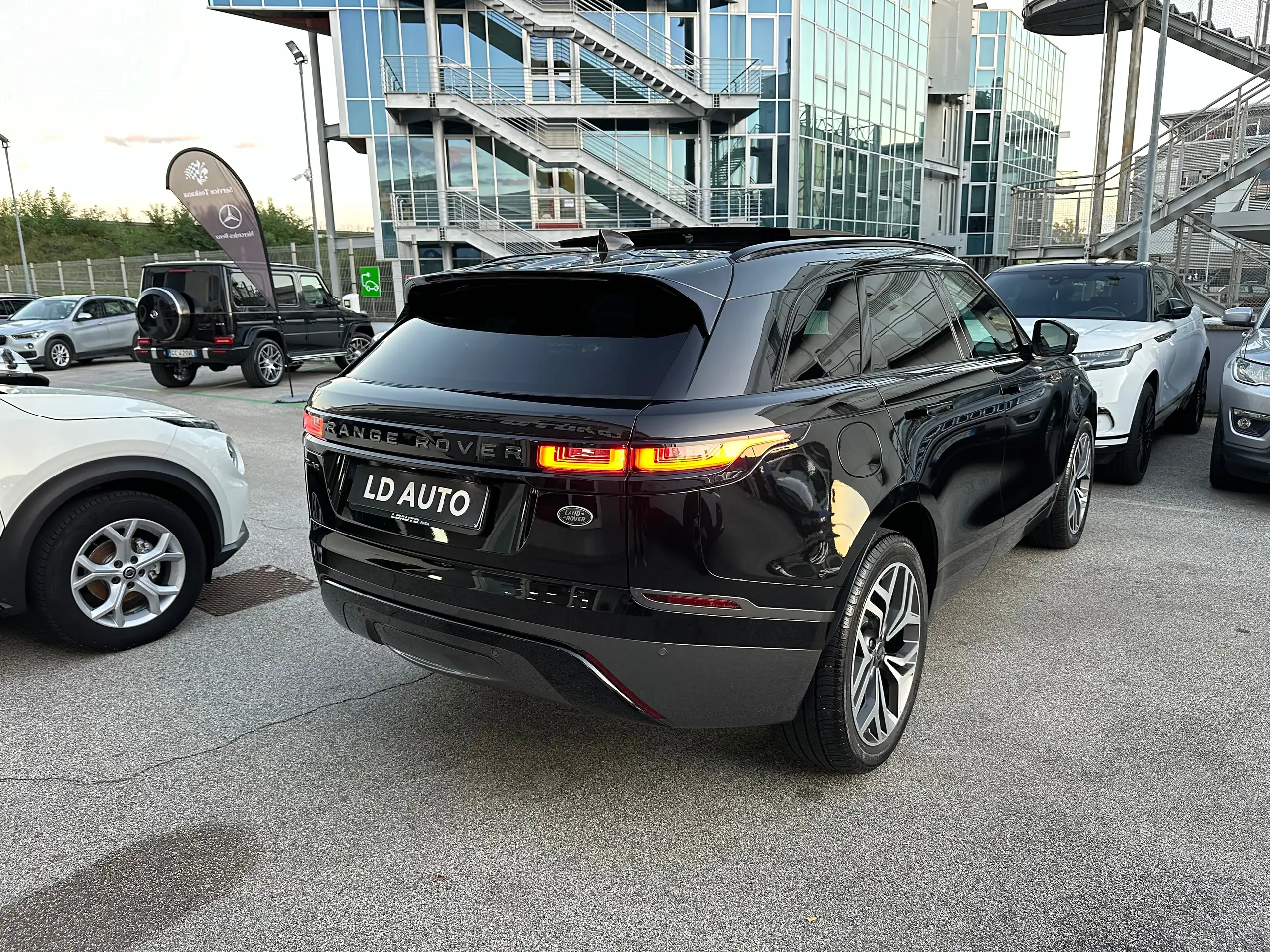 Land Rover - Range Rover Velar