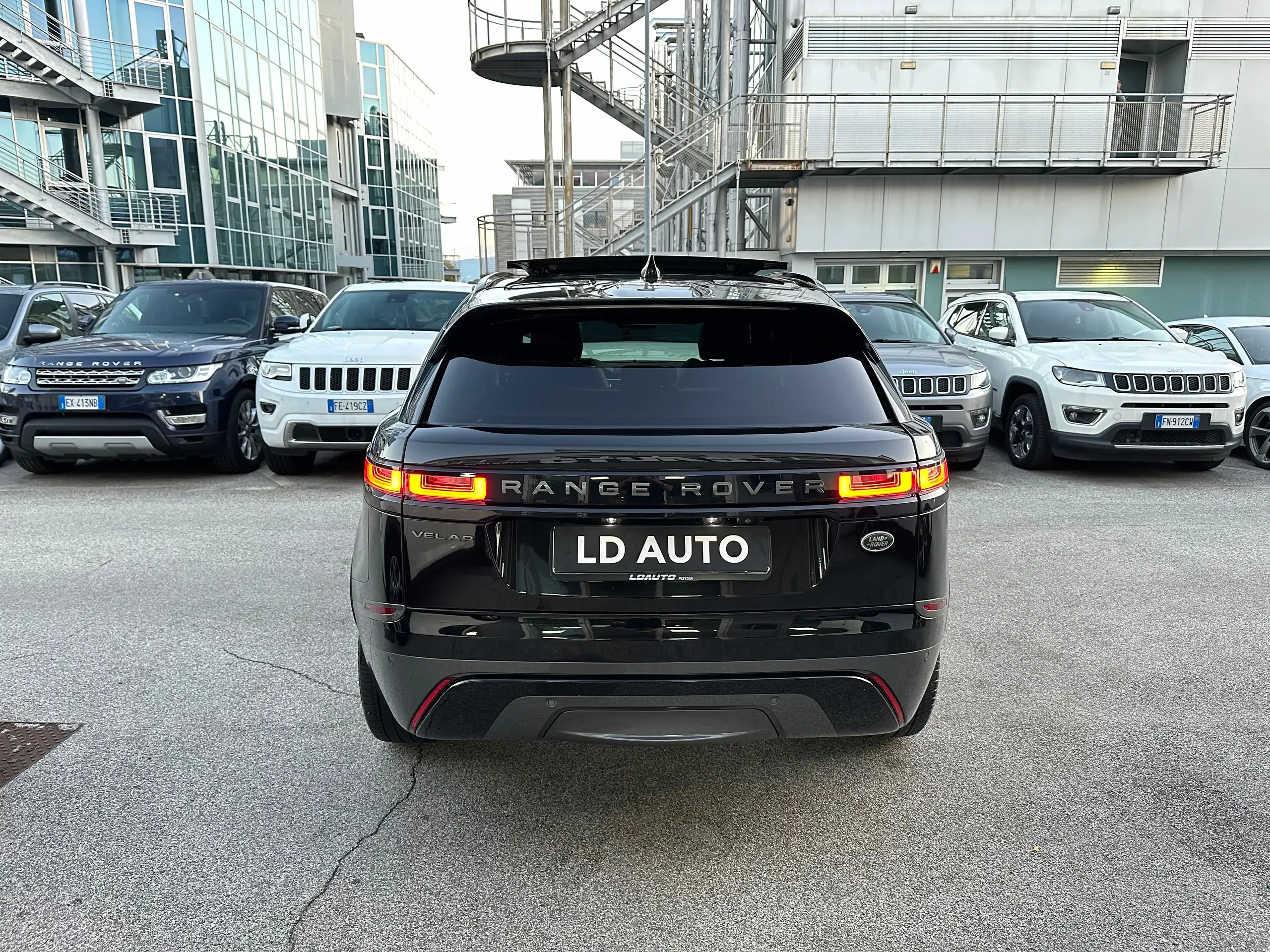 Land Rover - Range Rover Velar