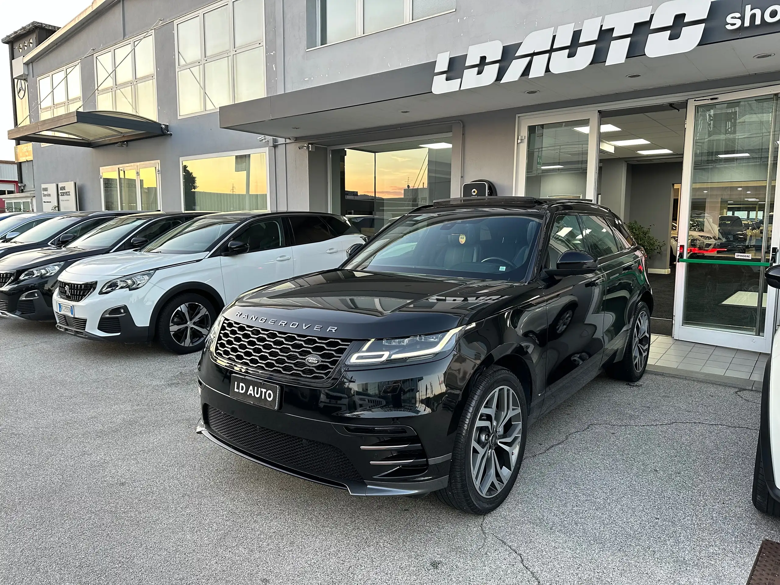 Land Rover - Range Rover Velar