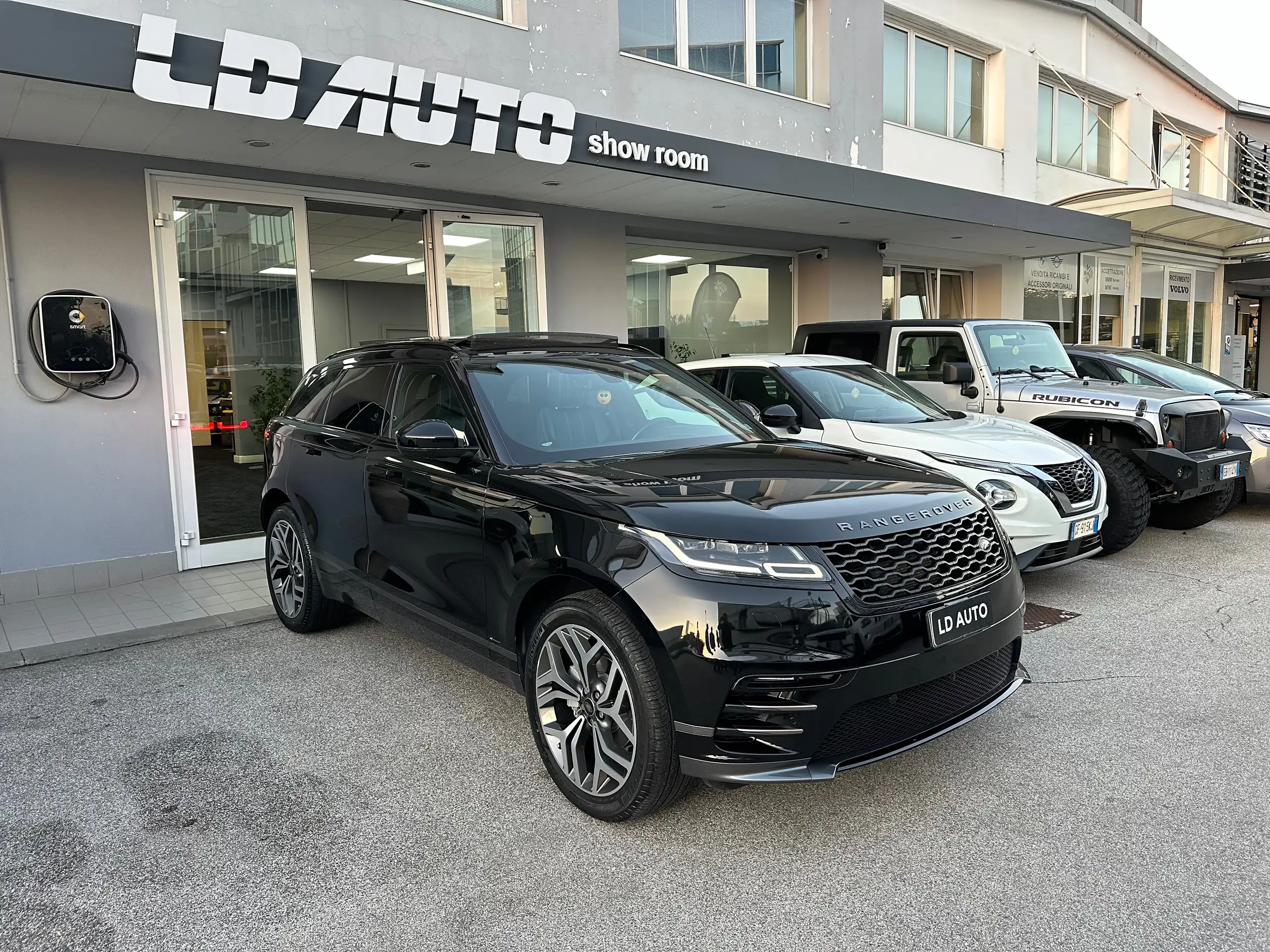 Land Rover - Range Rover Velar