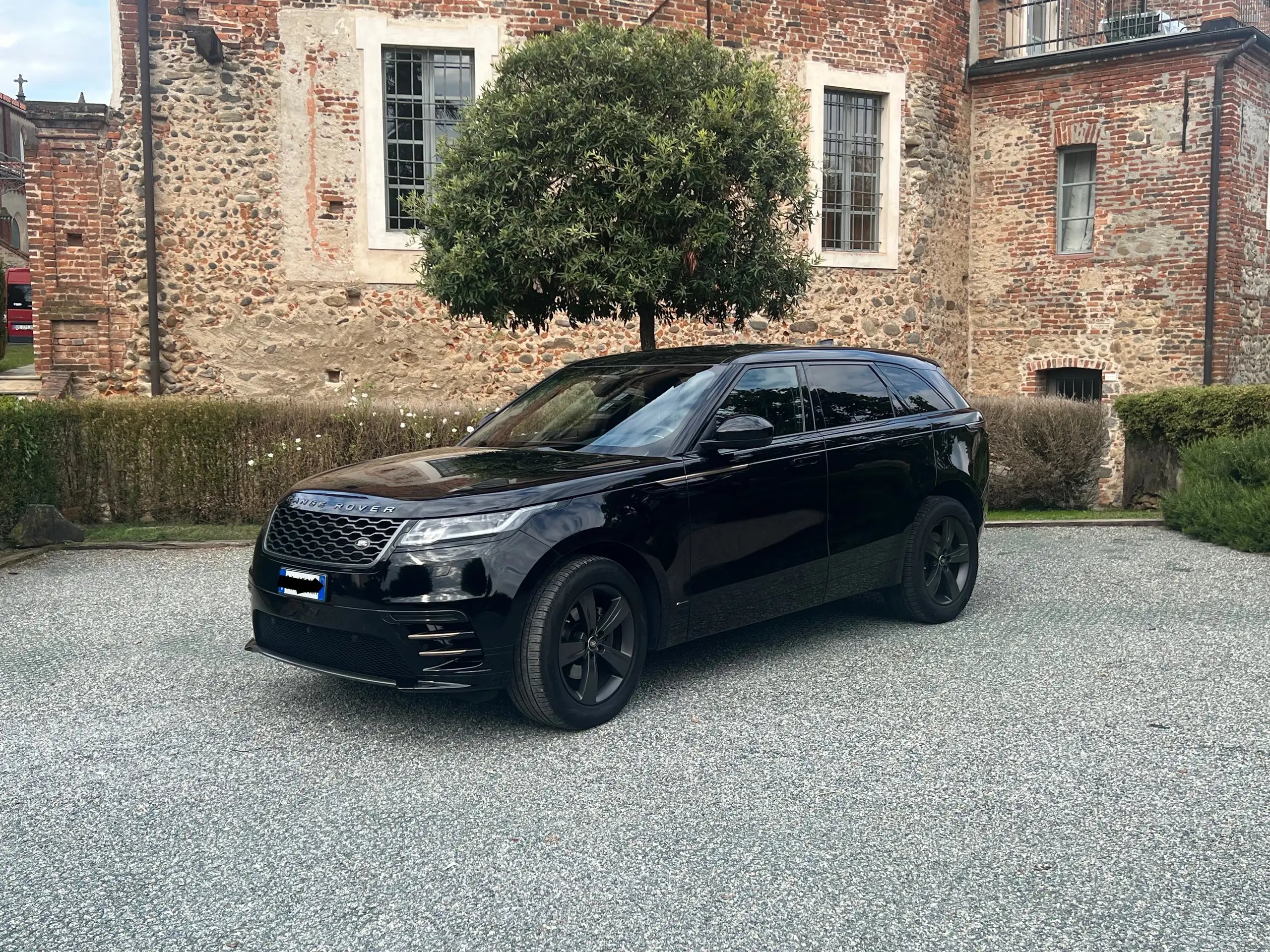 Land Rover - Range Rover Velar