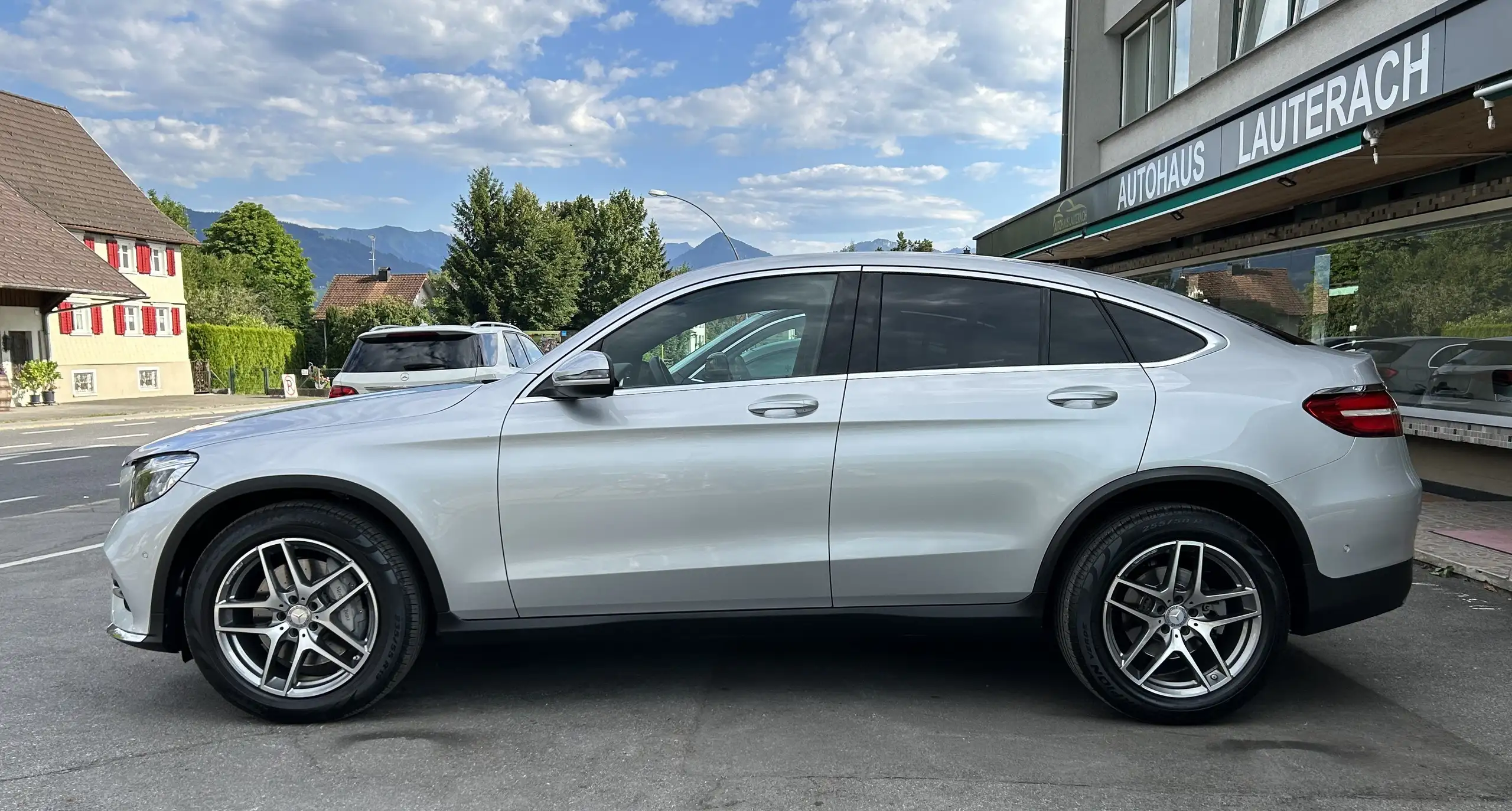 Mercedes-Benz - GLC 220