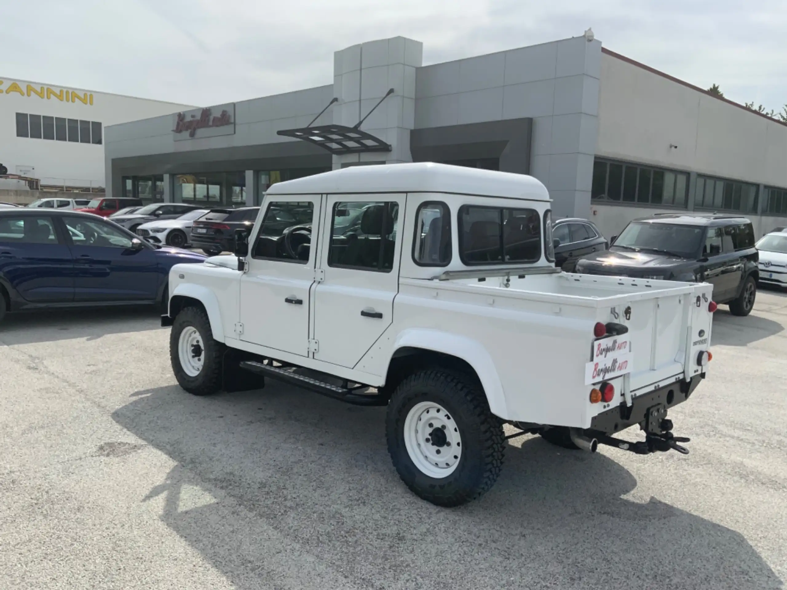 Land Rover - Defender