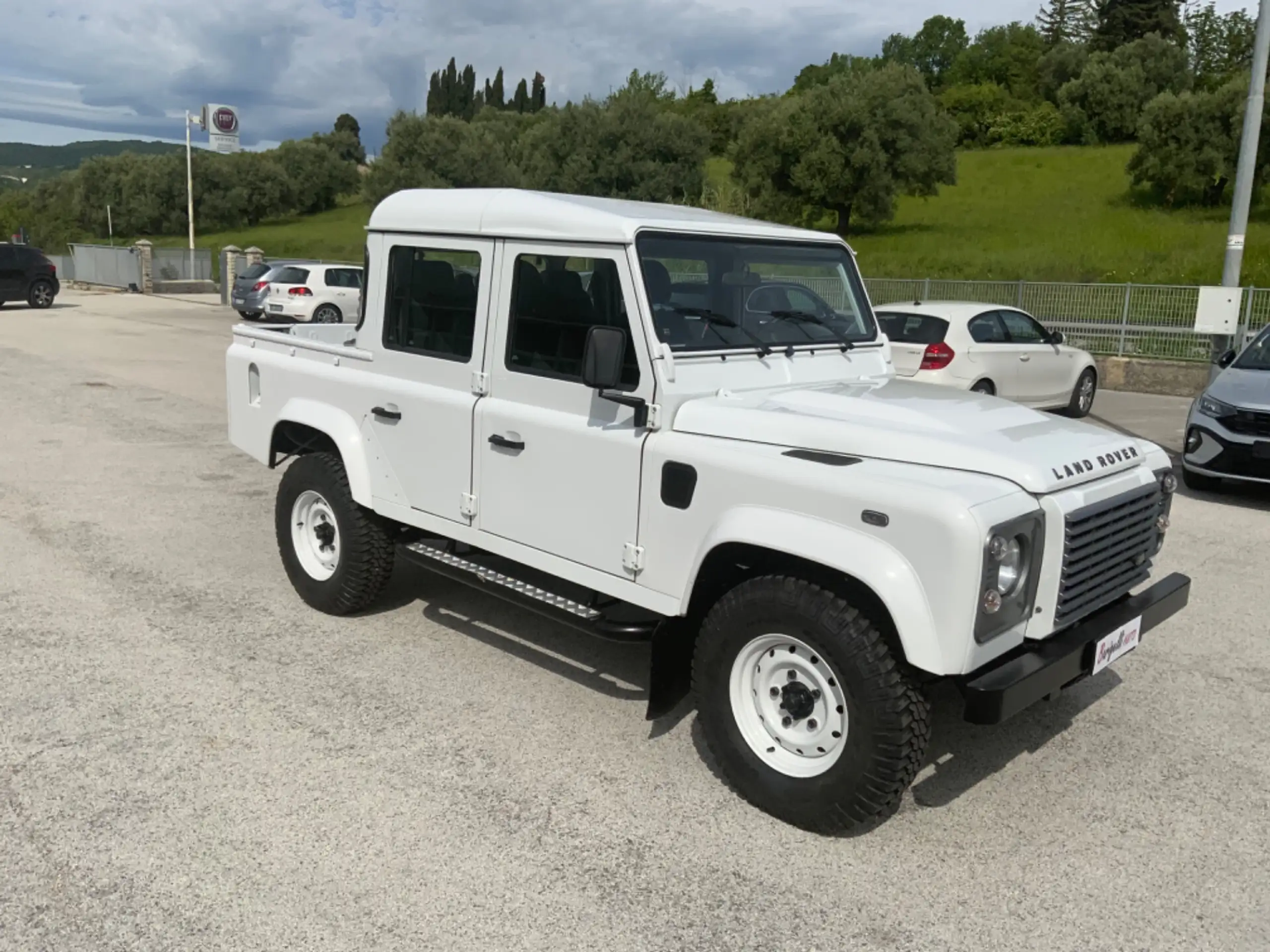 Land Rover - Defender