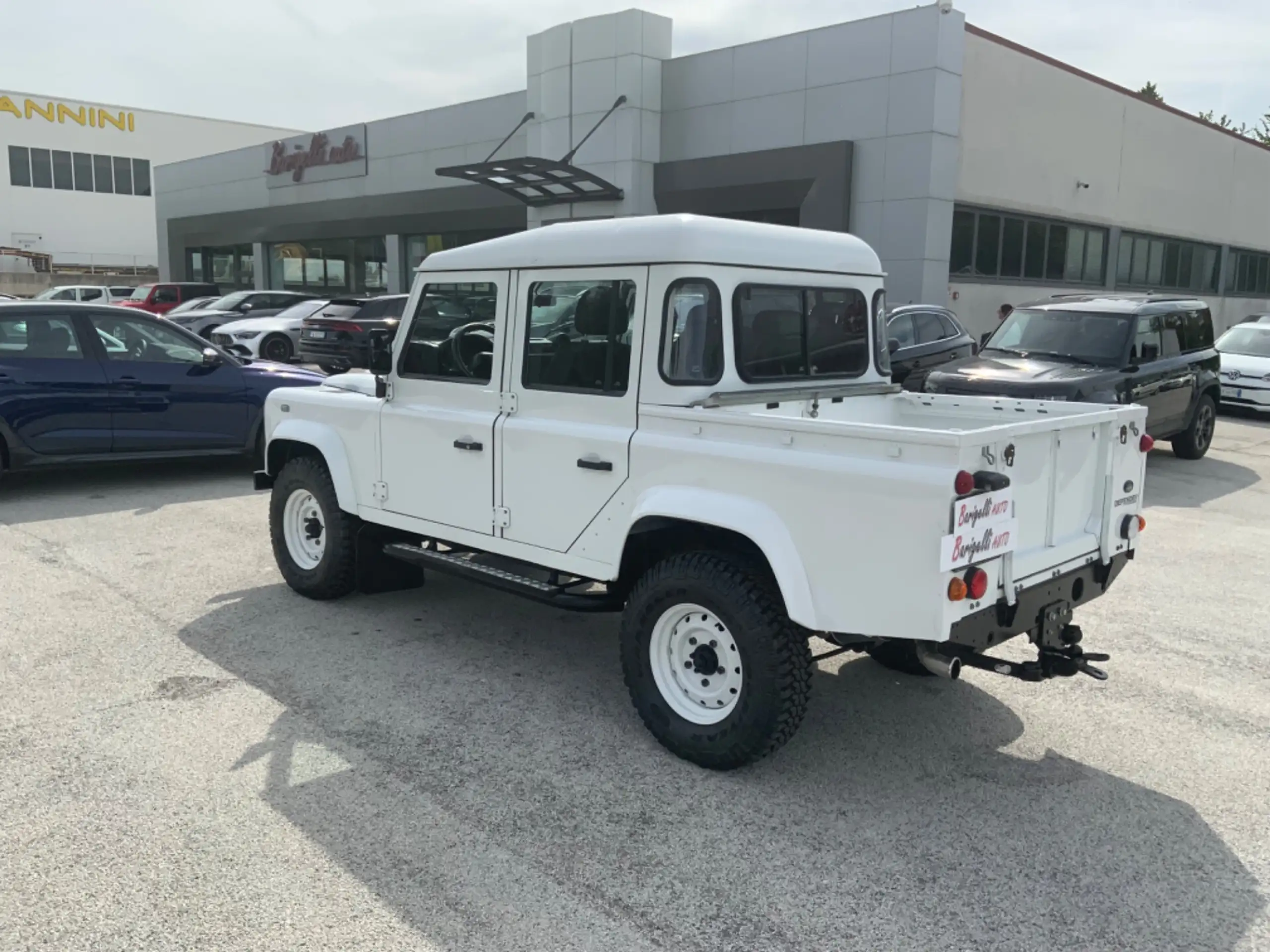 Land Rover - Defender