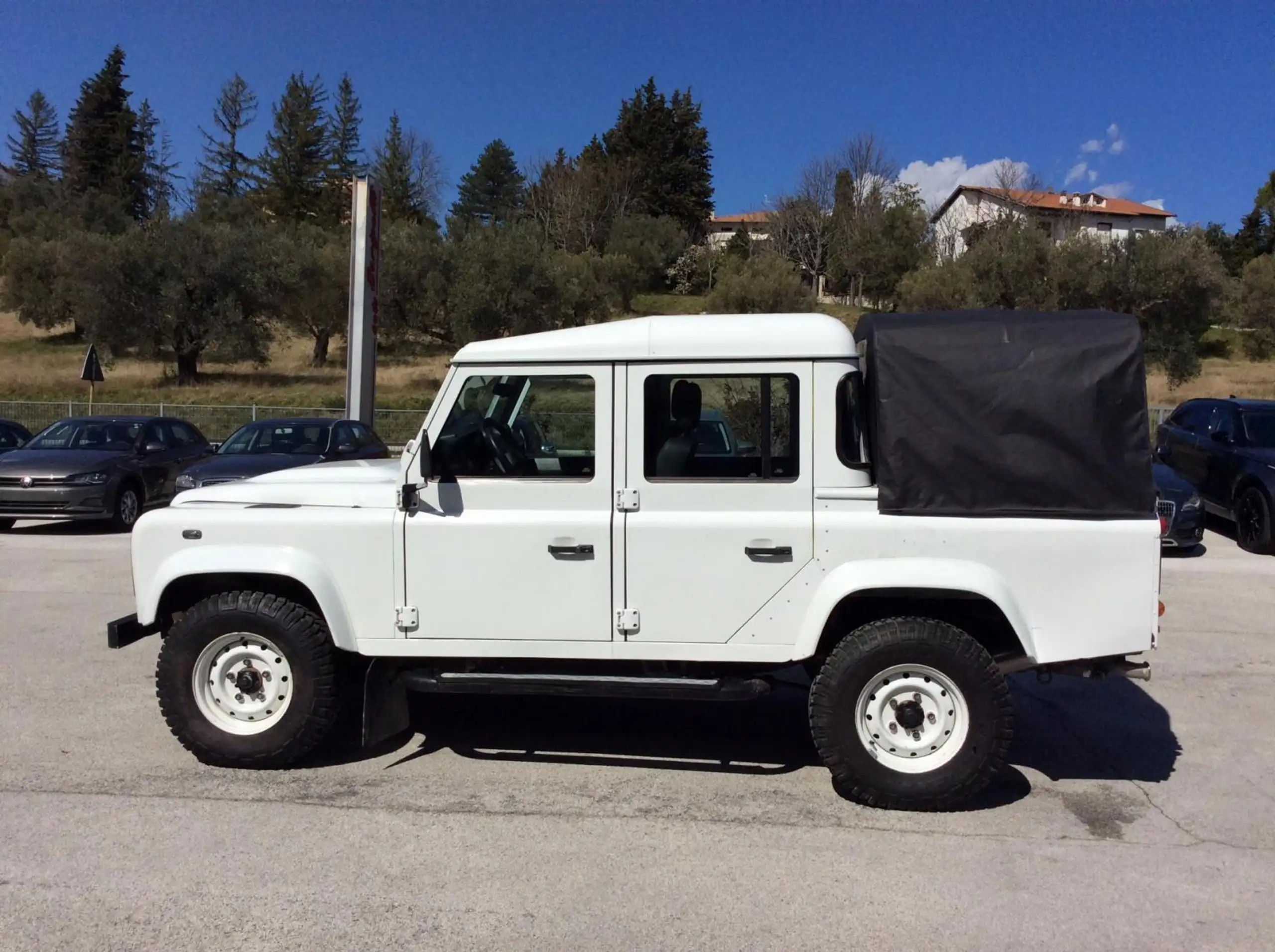 Land Rover - Defender