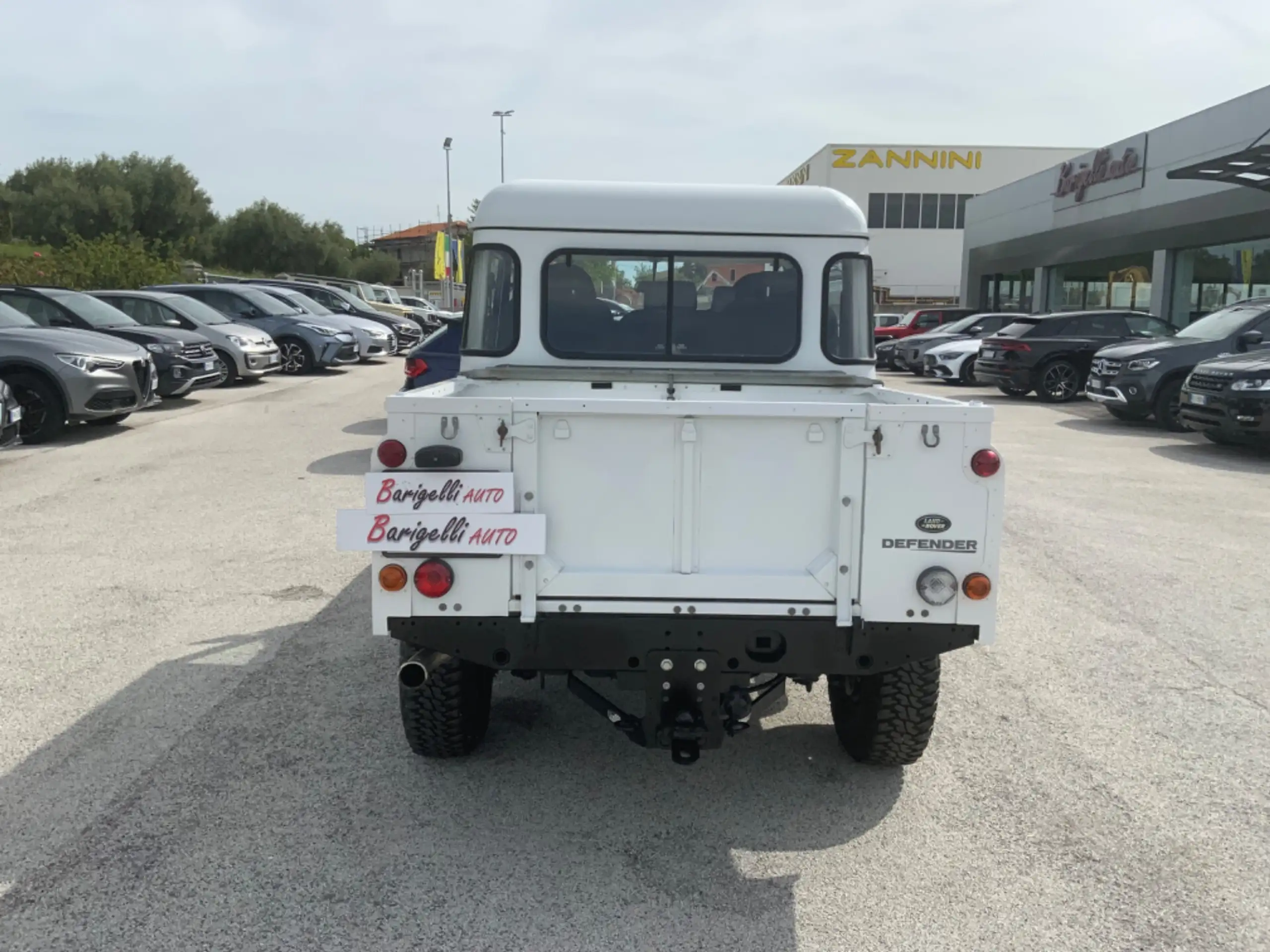 Land Rover - Defender