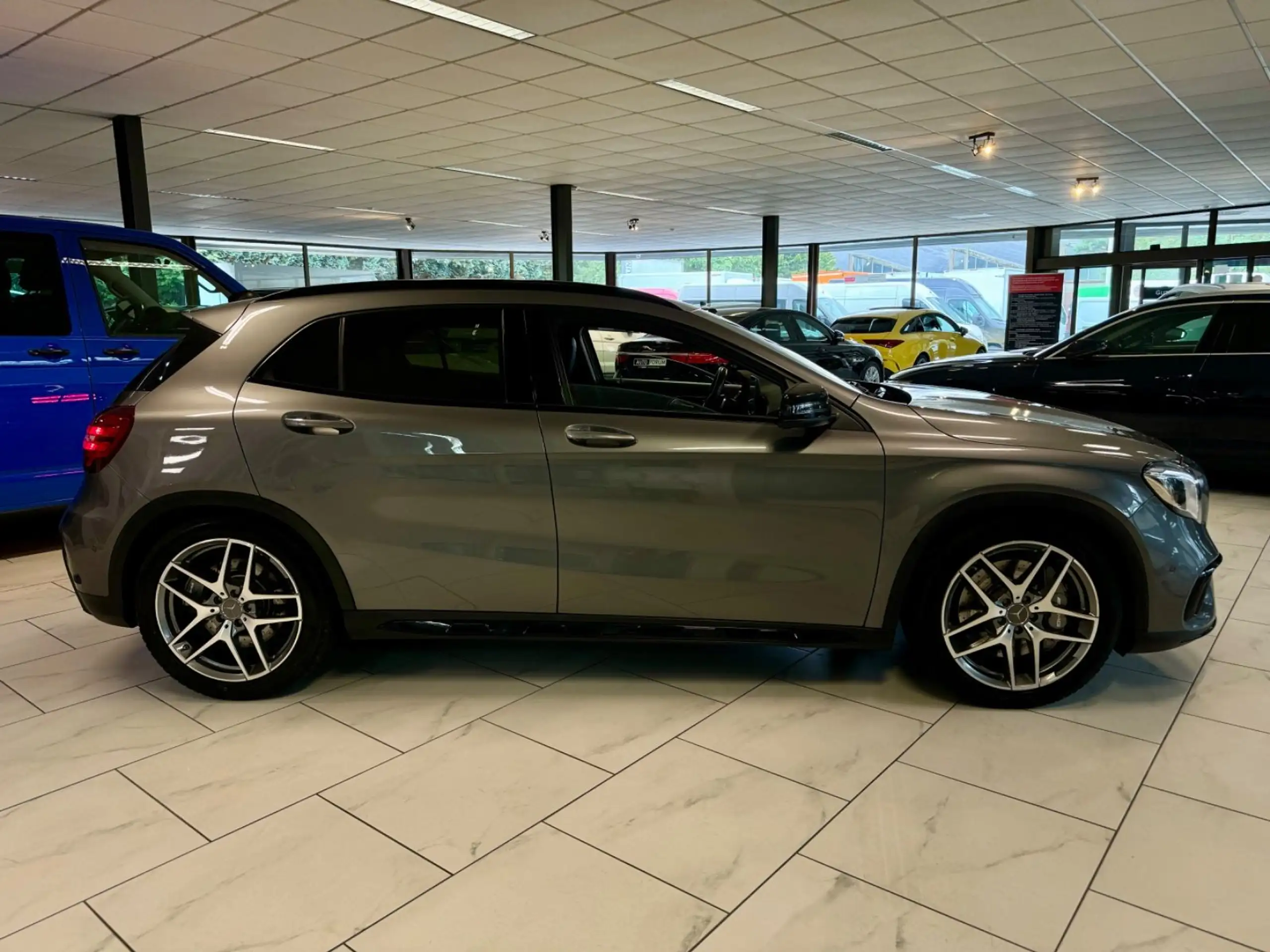 Mercedes-Benz - GLA 45 AMG