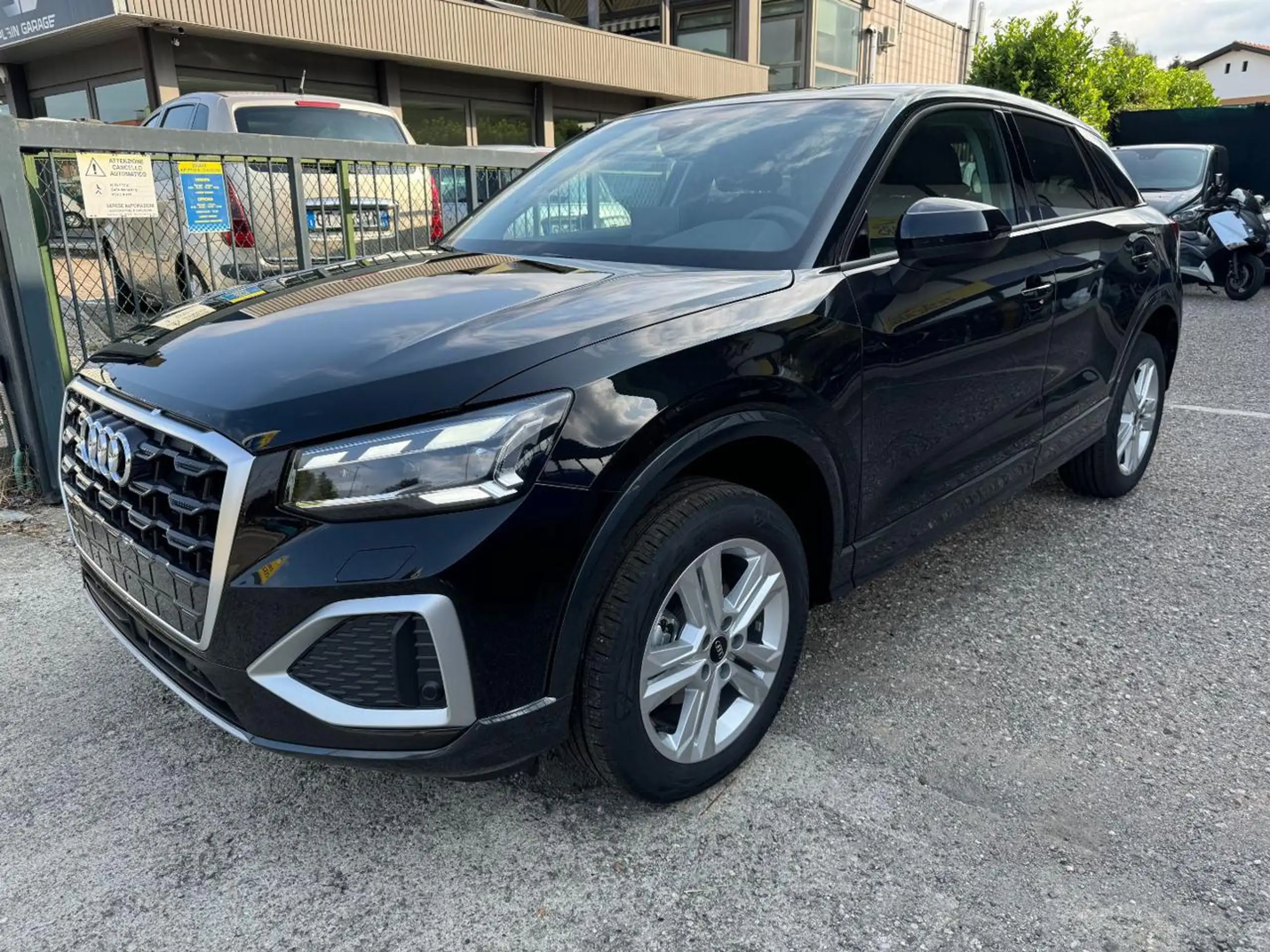 Audi - Q2