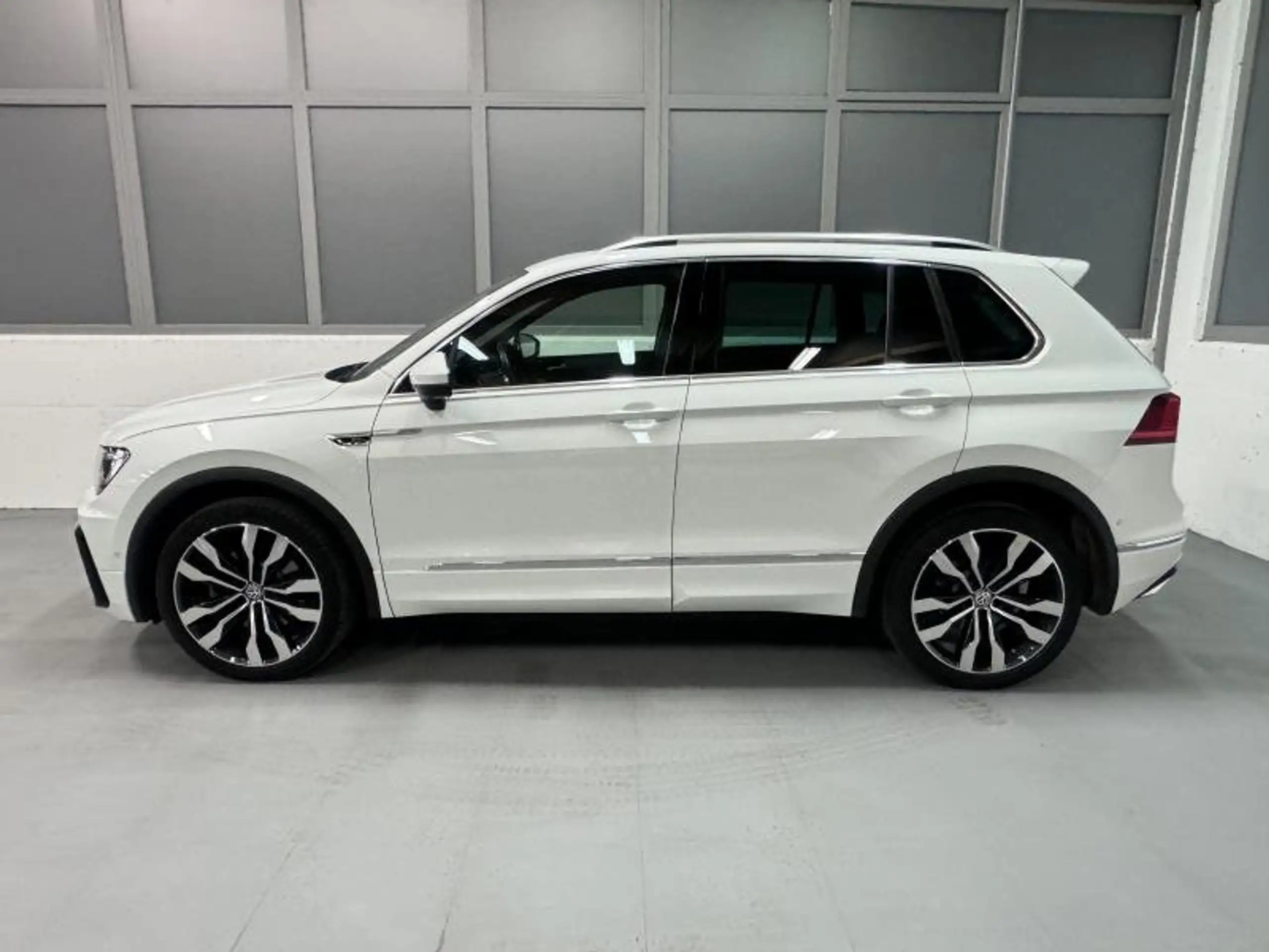 Volkswagen - Tiguan