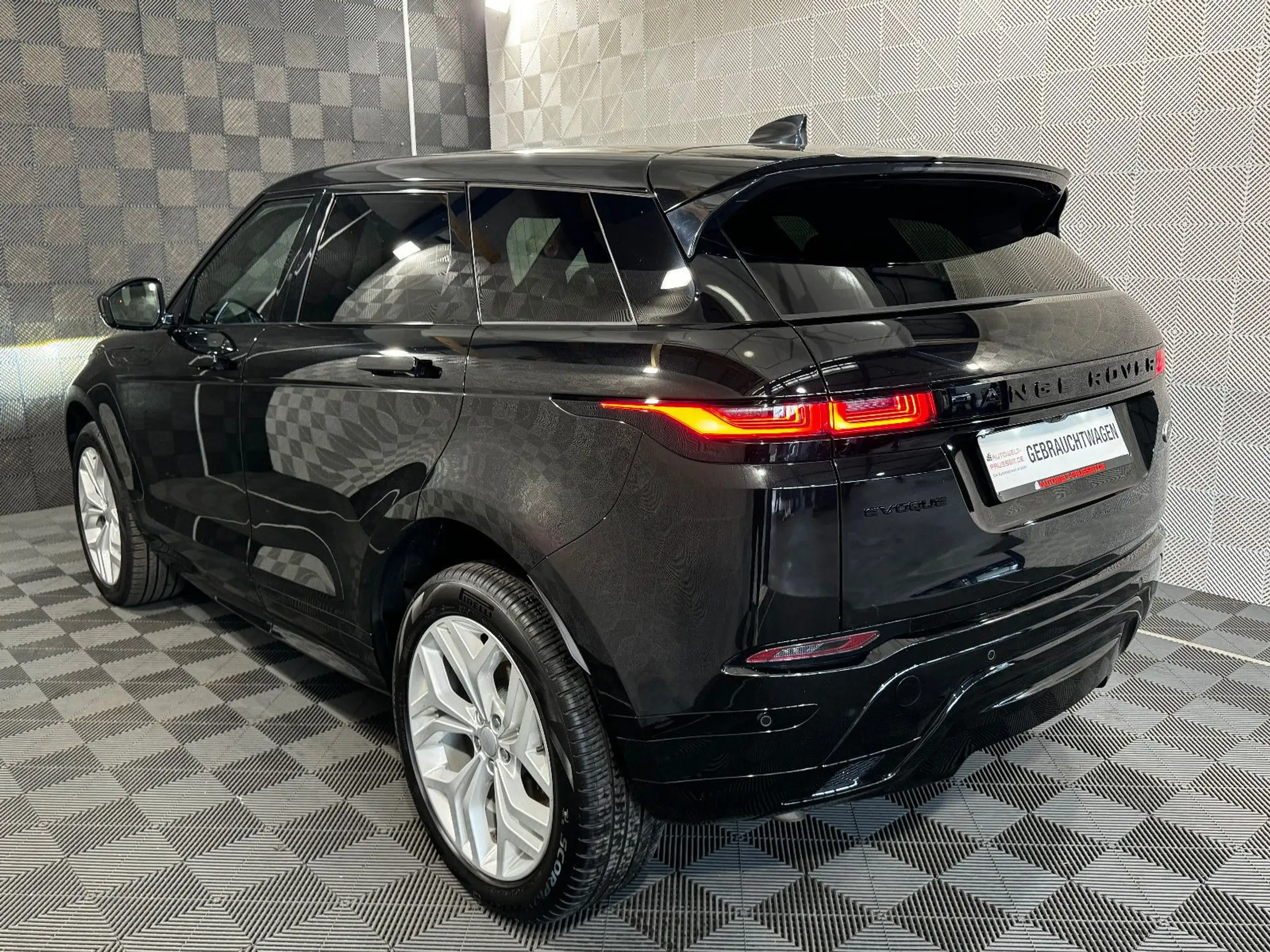 Land Rover - Range Rover Evoque