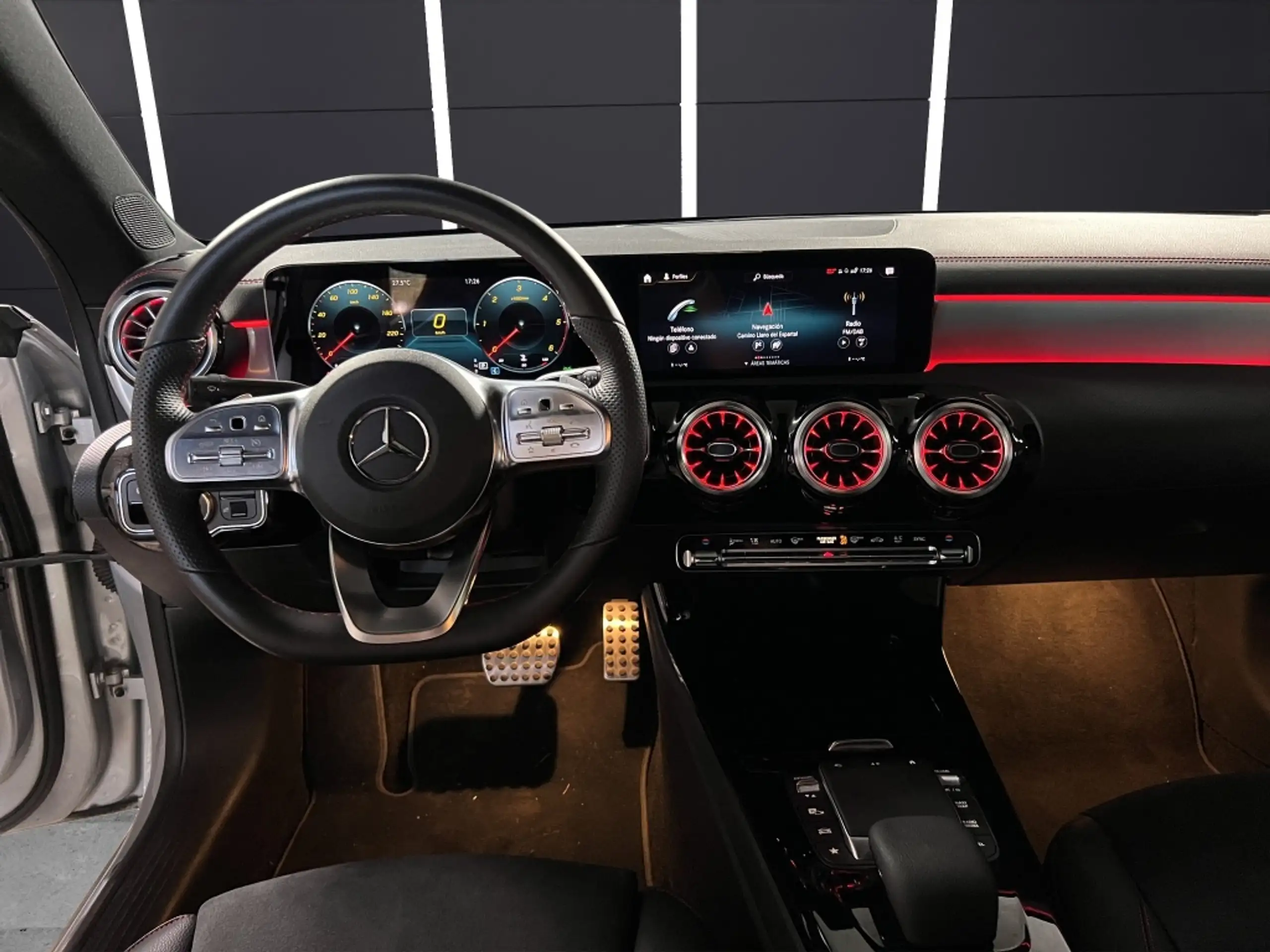 Mercedes-Benz - CLA 200