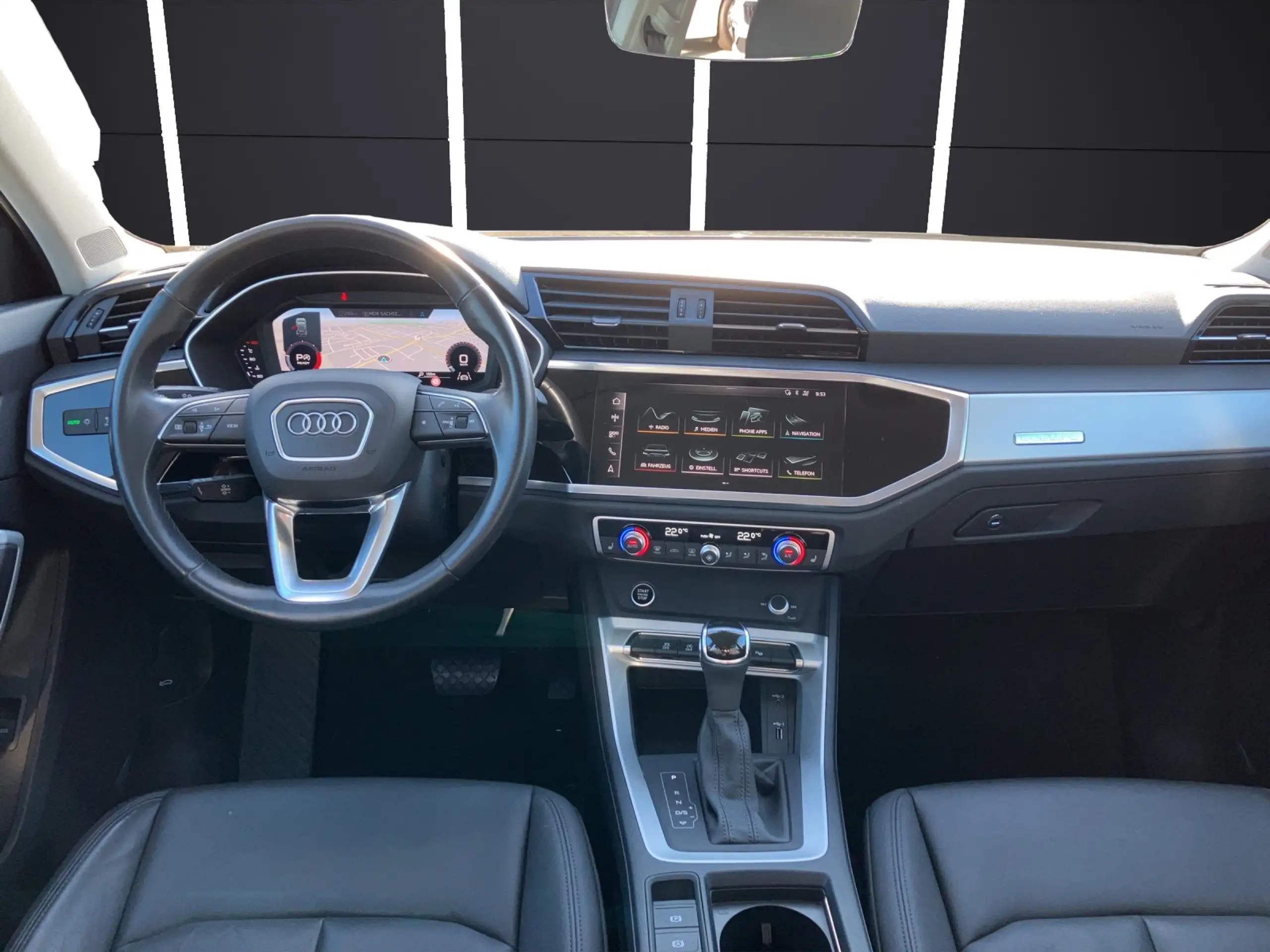 Audi - Q3