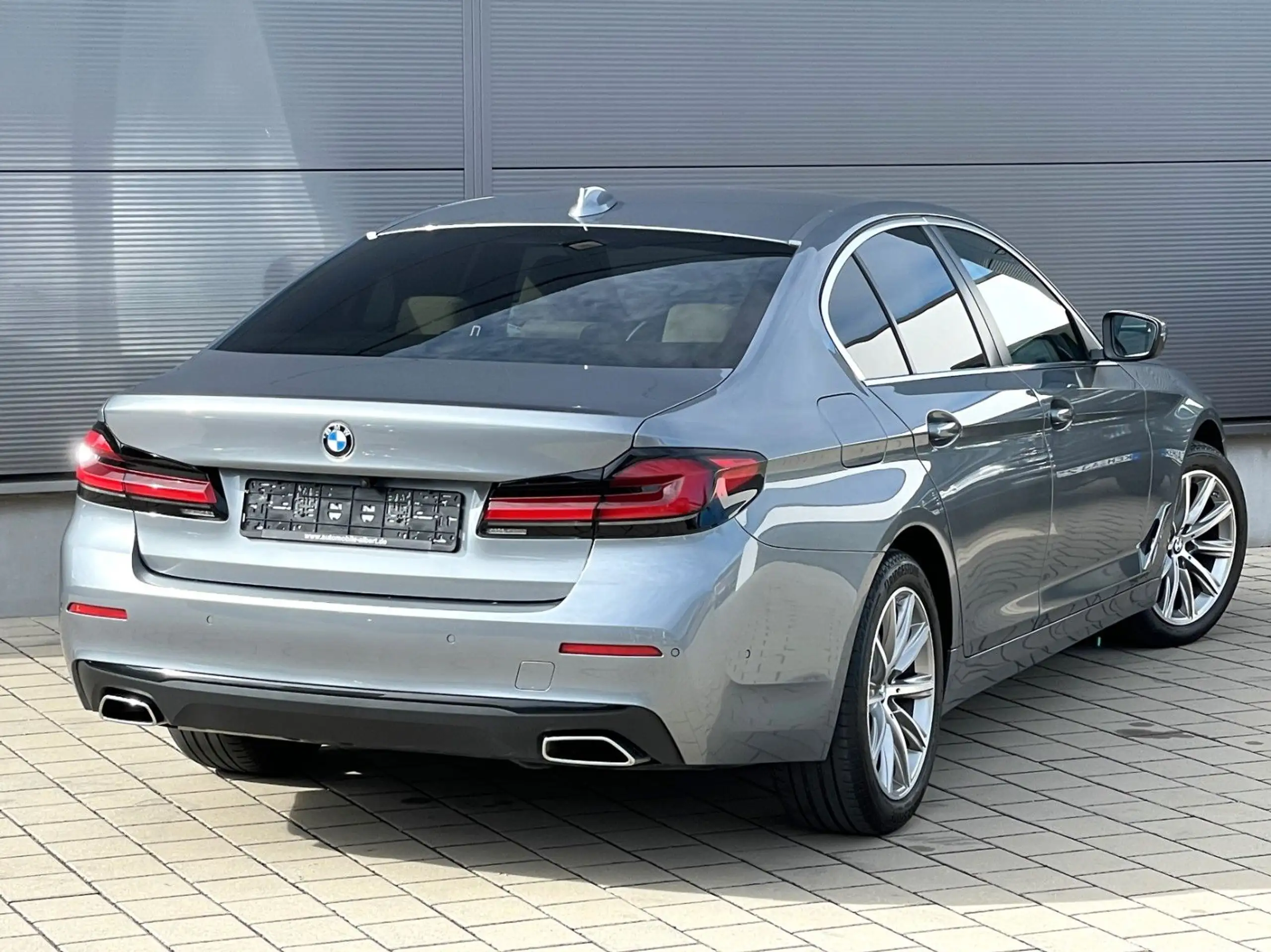 BMW - 520