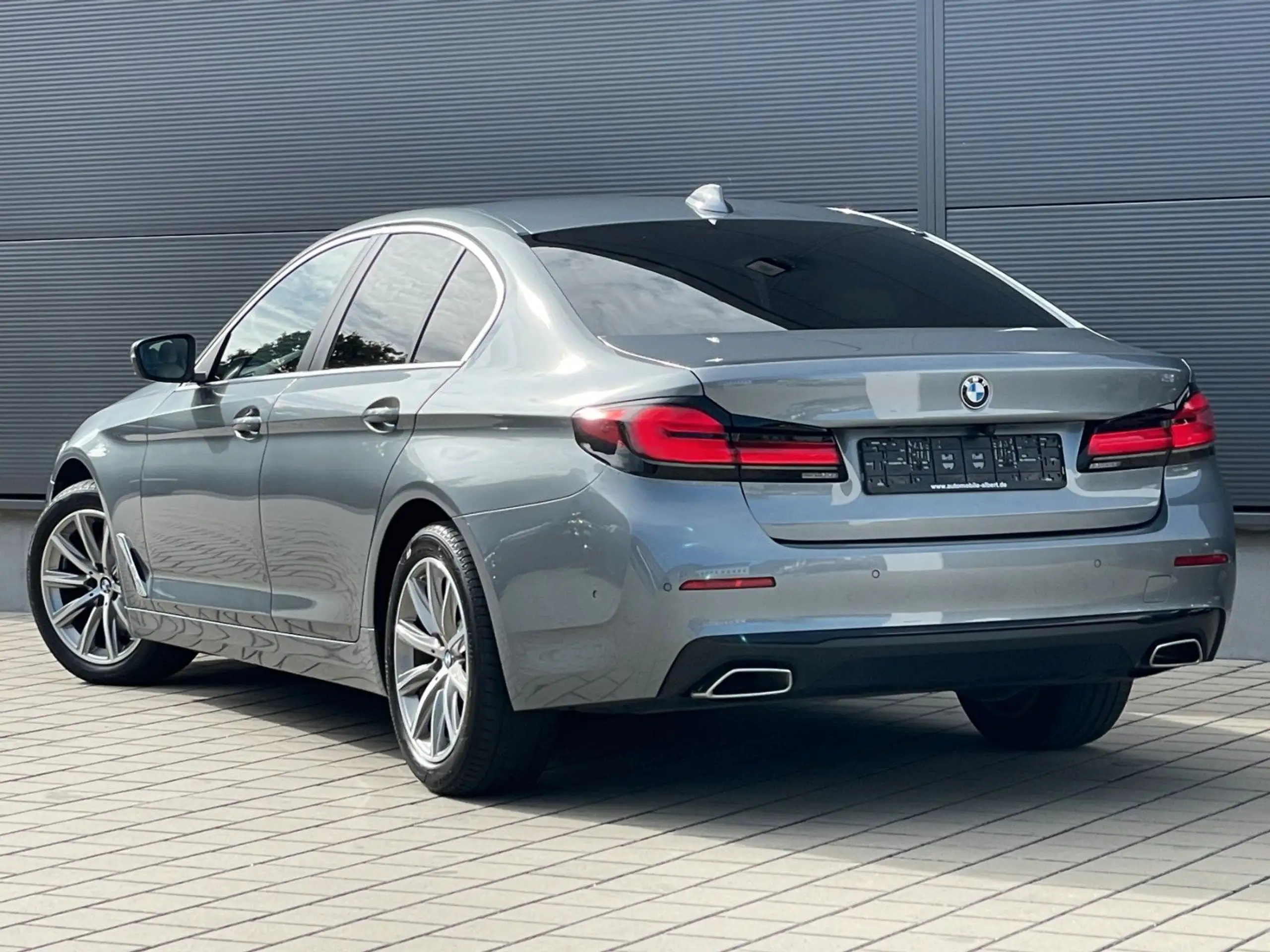 BMW - 520