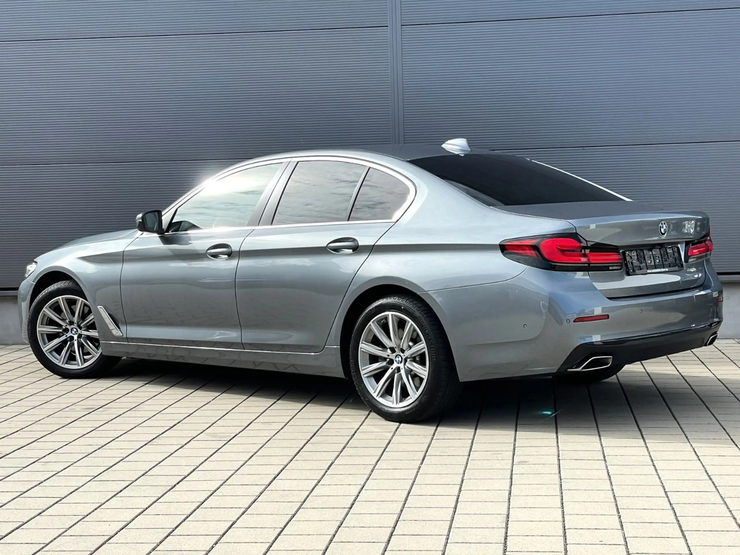 BMW - 520