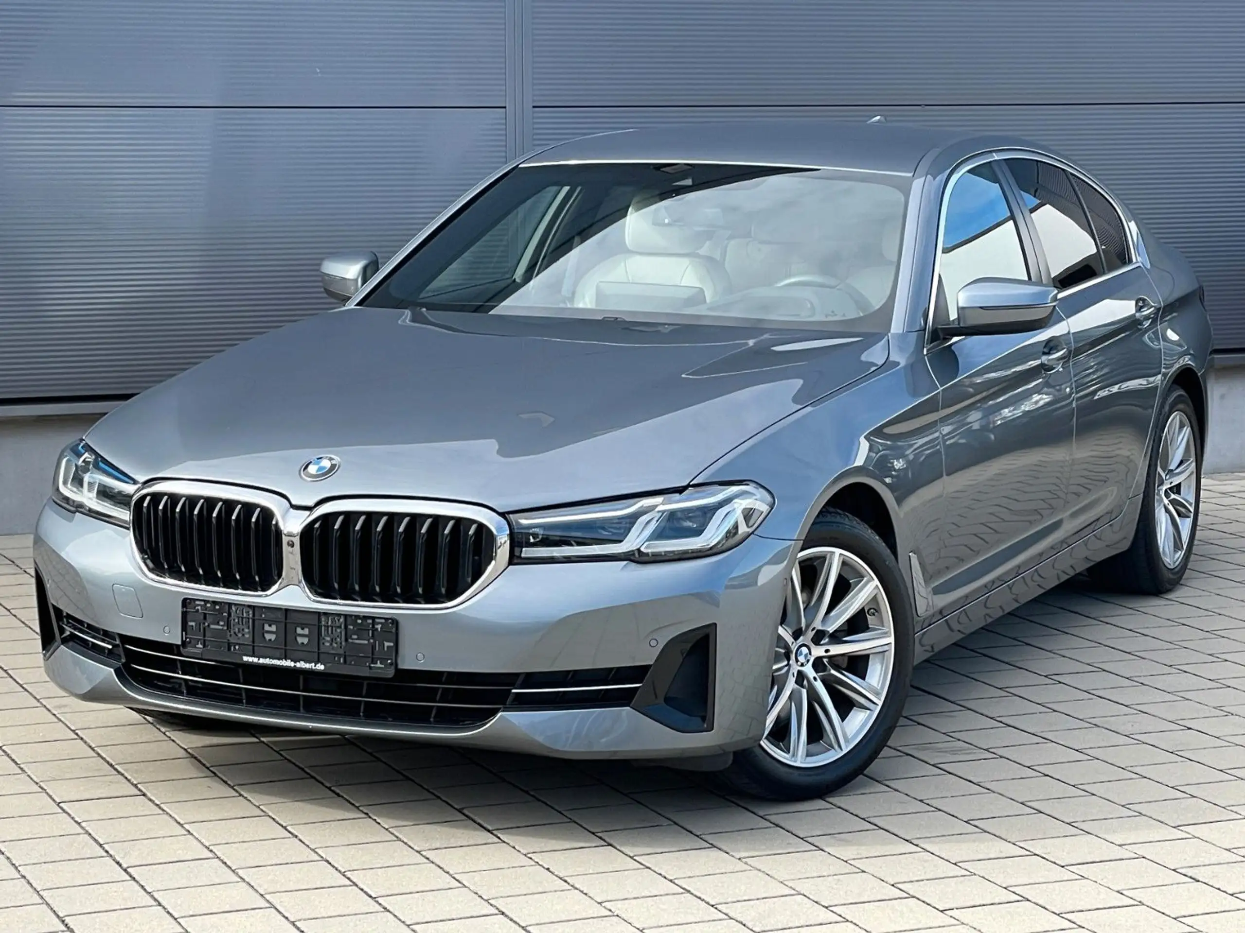 BMW - 520