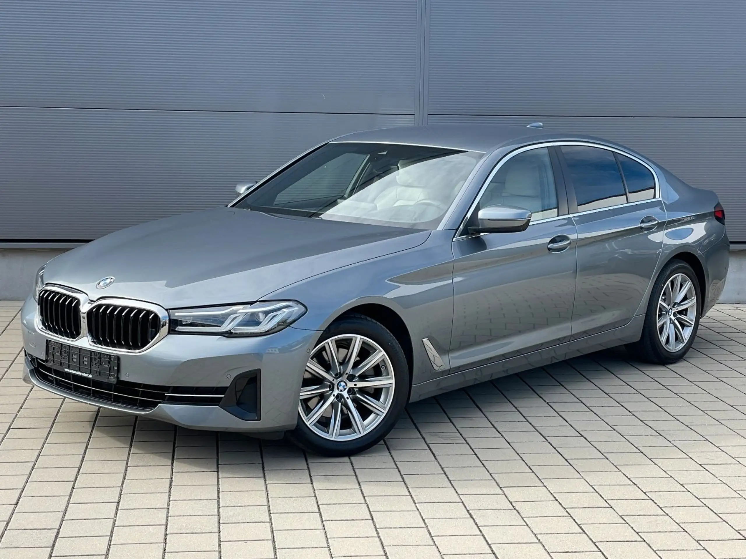 BMW - 520