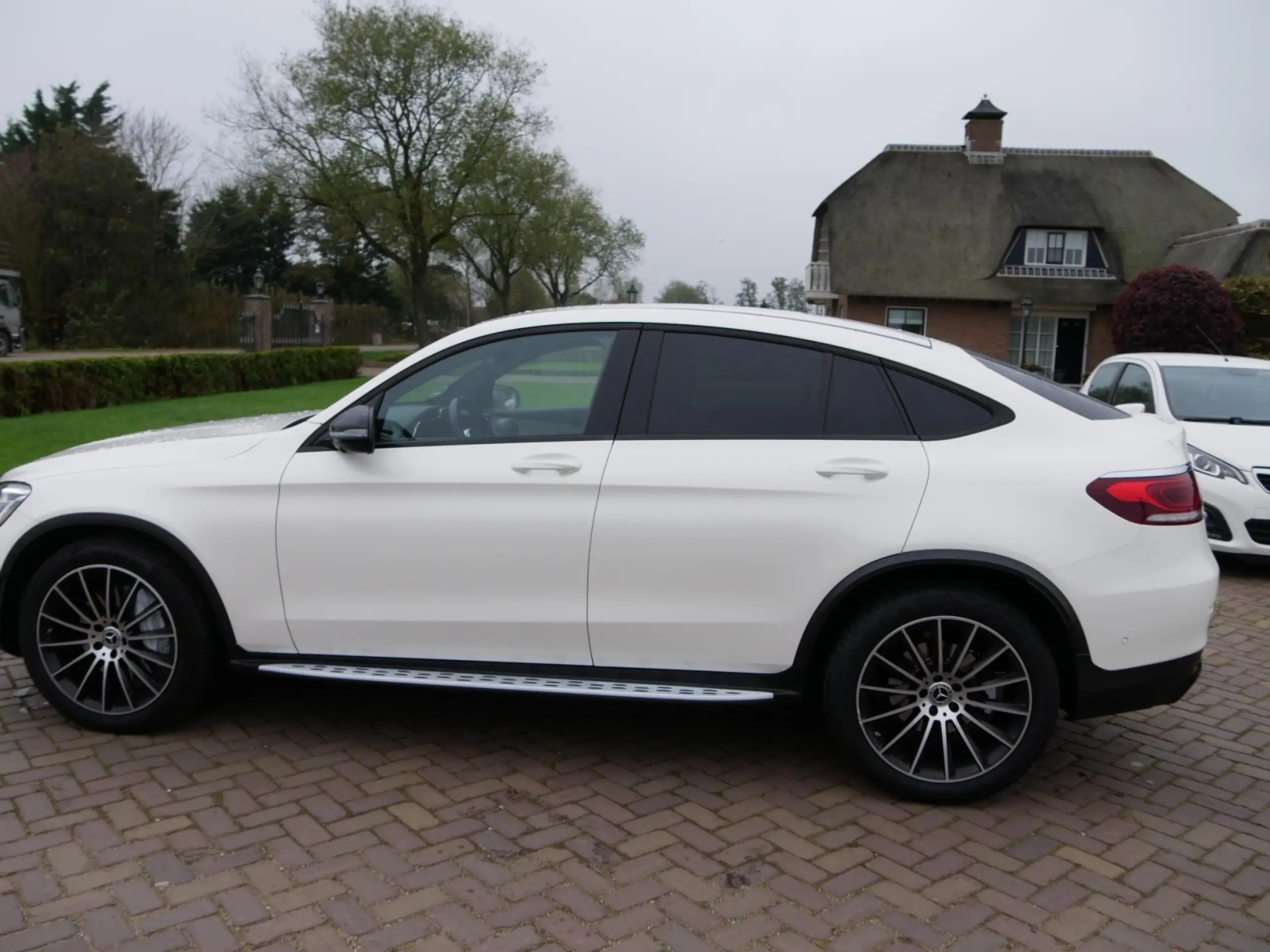 Mercedes-Benz - GLC 220