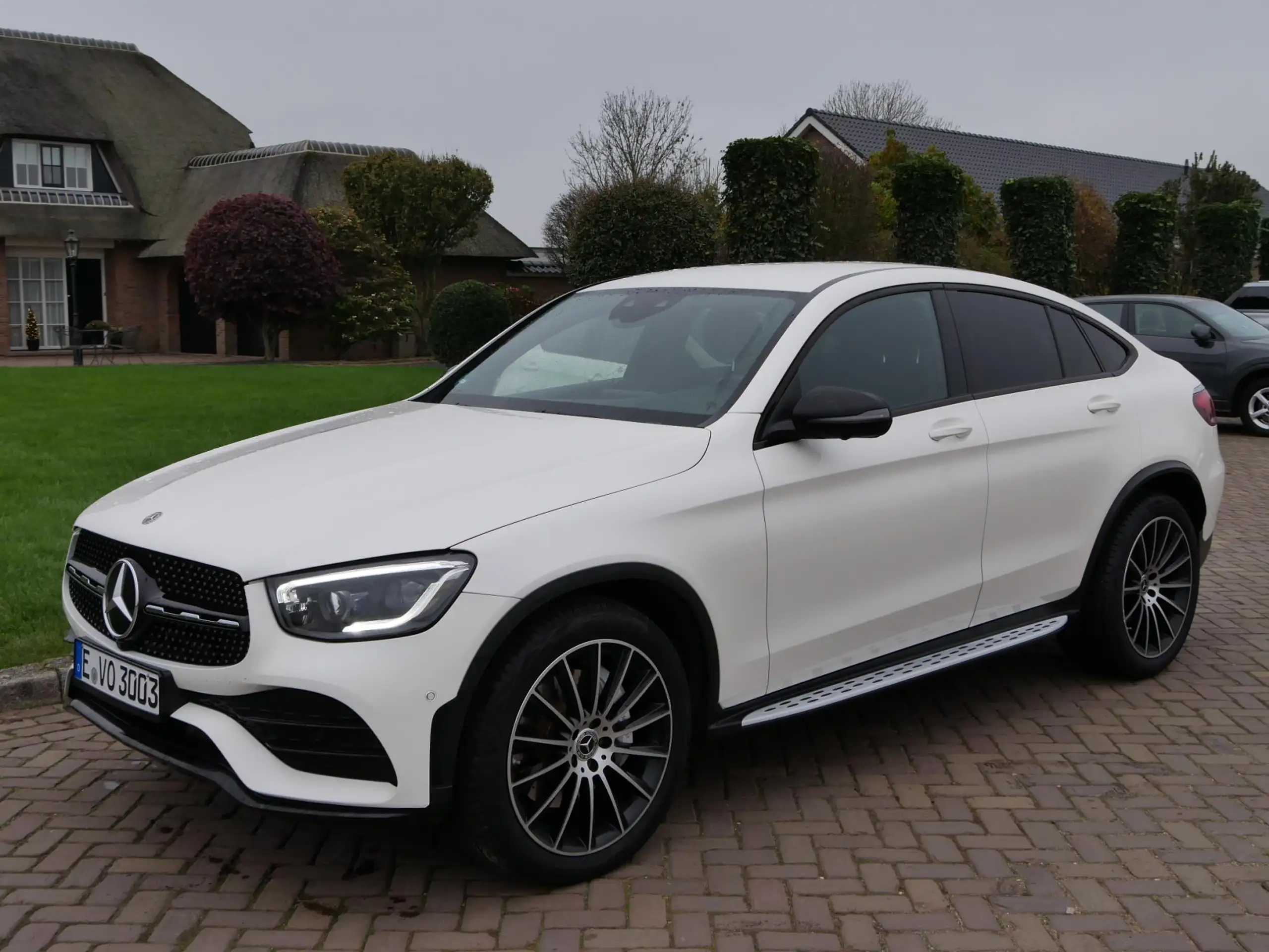 Mercedes-Benz - GLC 220