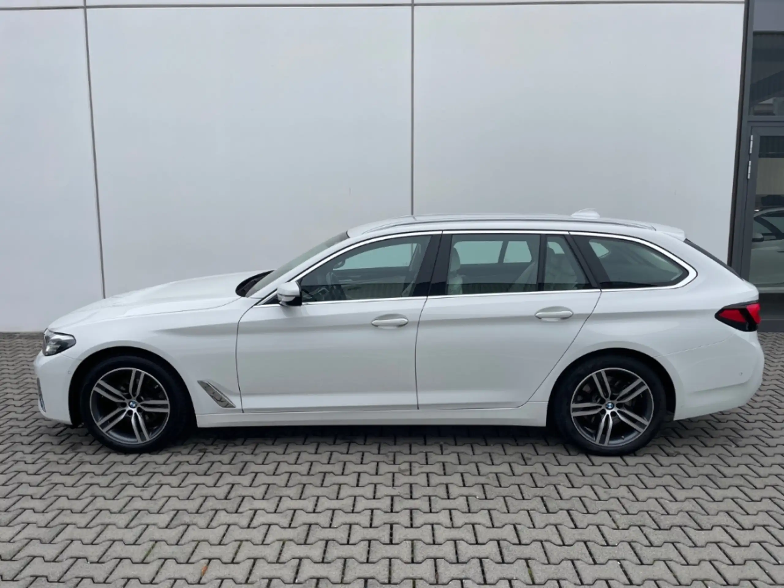 BMW - 520