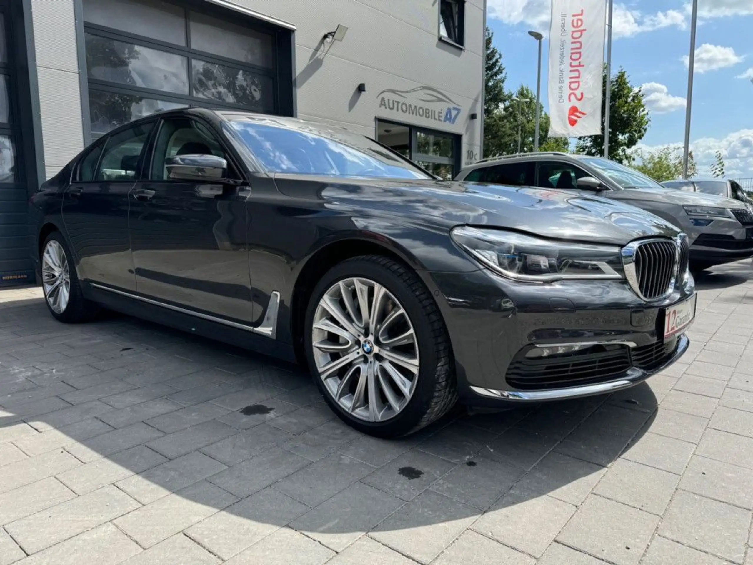 BMW - 750