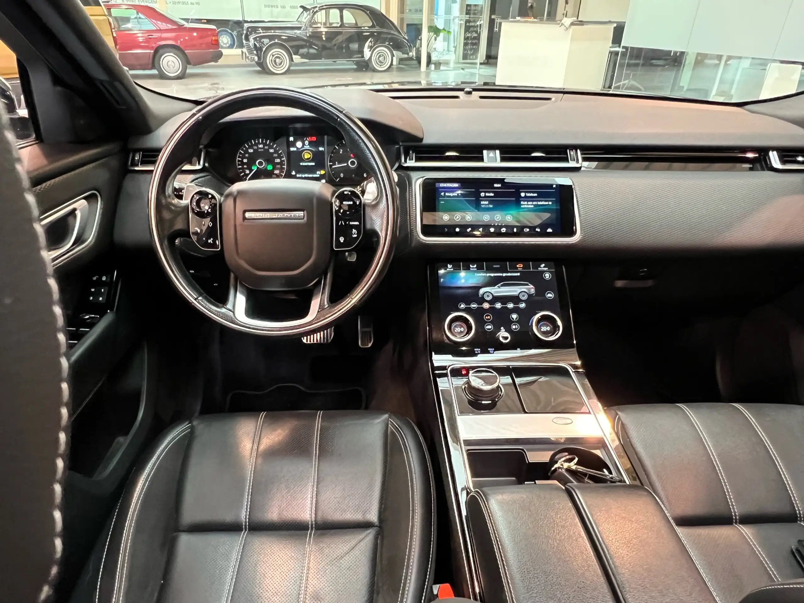 Land Rover - Range Rover Velar