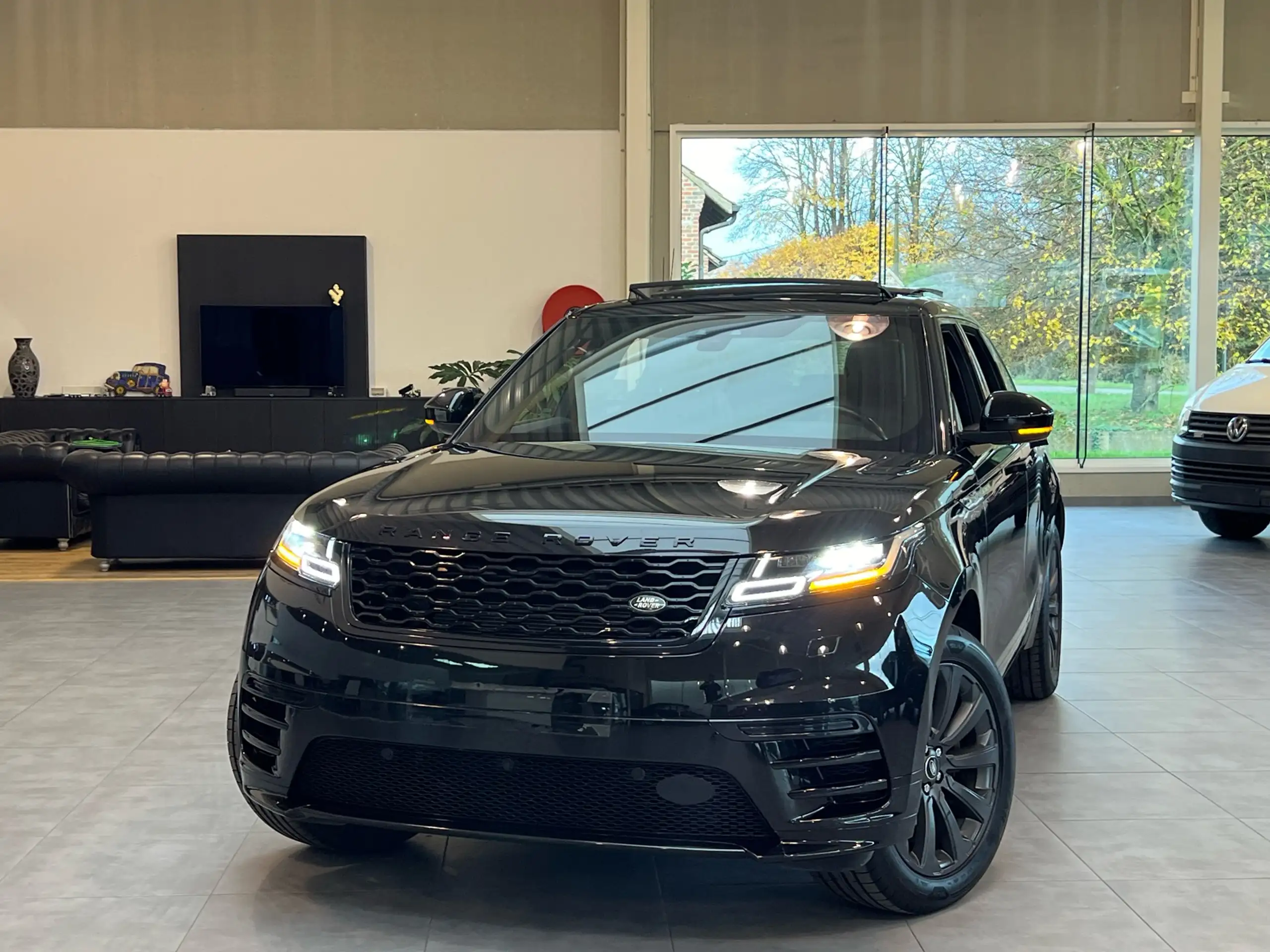 Land Rover - Range Rover Velar