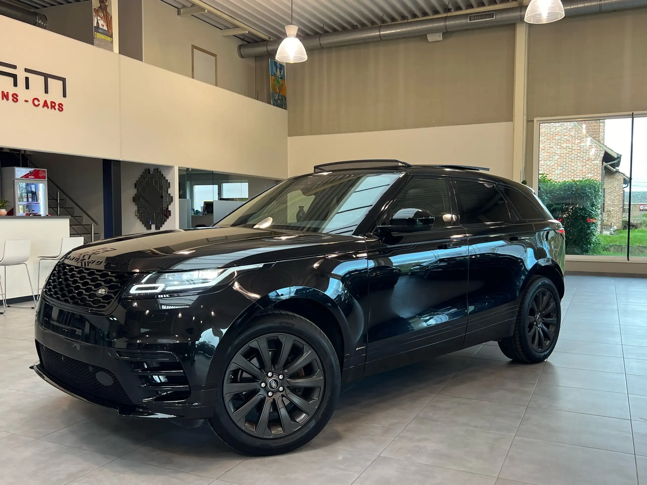 Land Rover - Range Rover Velar