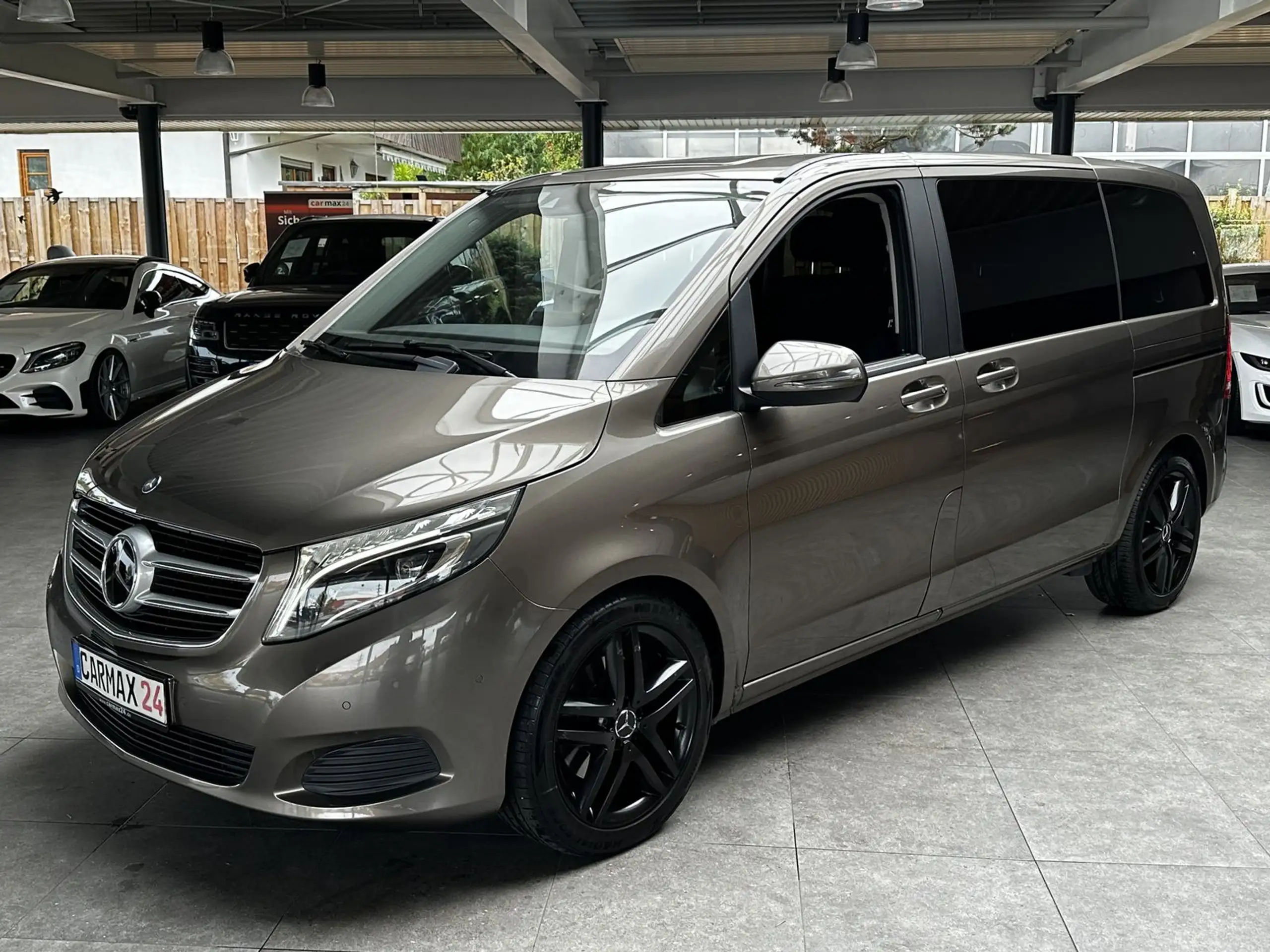 Mercedes-Benz - V 250