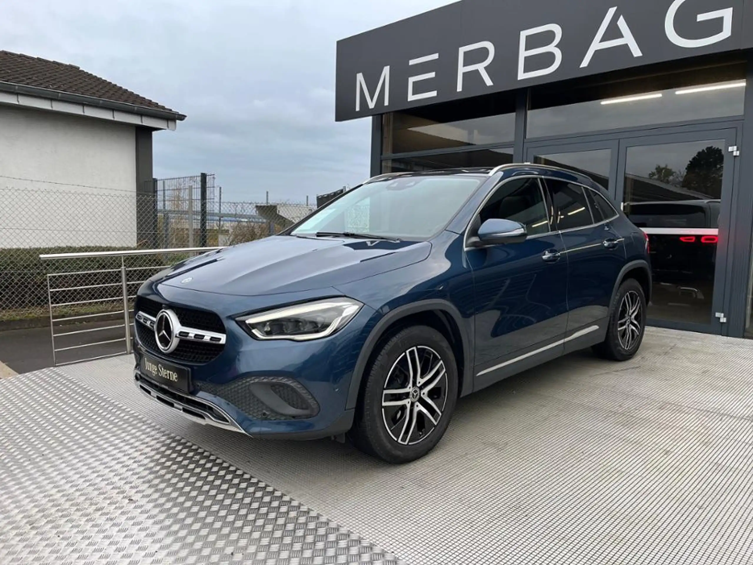 Mercedes-Benz - GLA 250