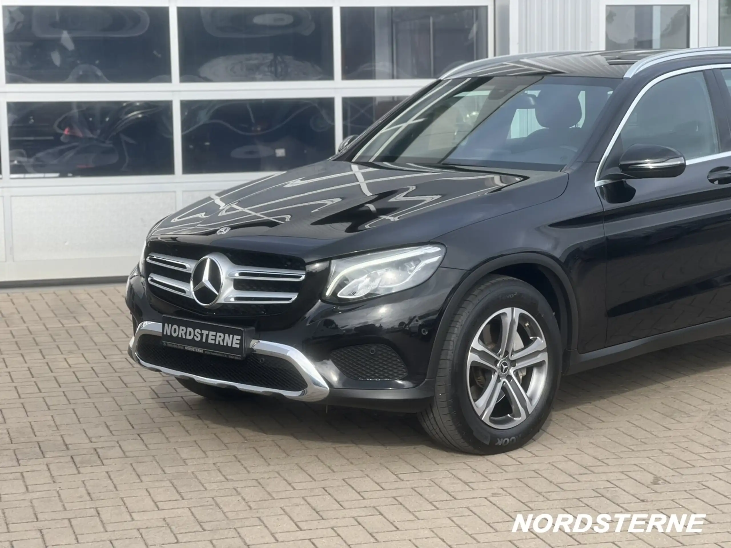 Mercedes-Benz - GLC 220