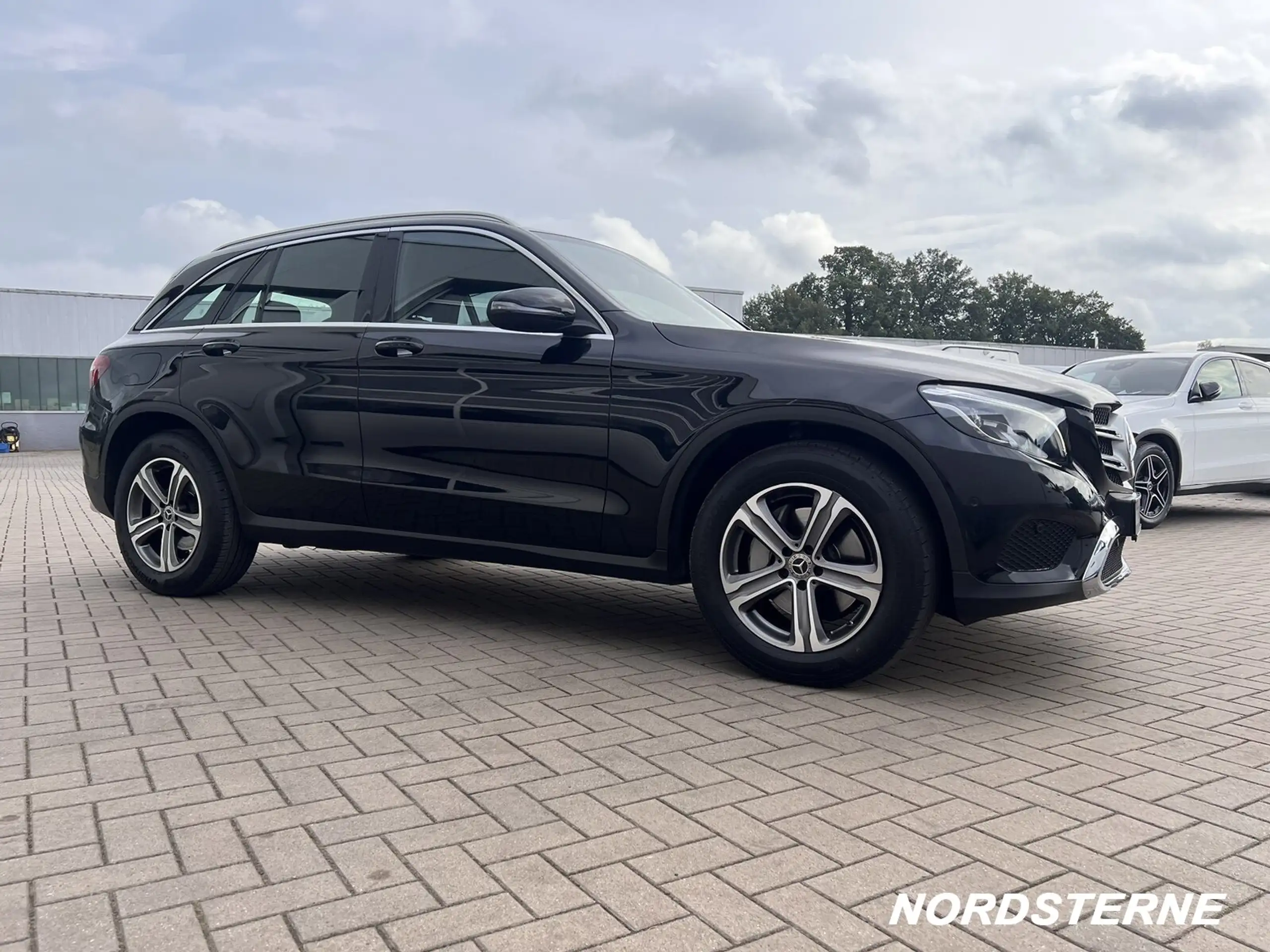 Mercedes-Benz - GLC 220