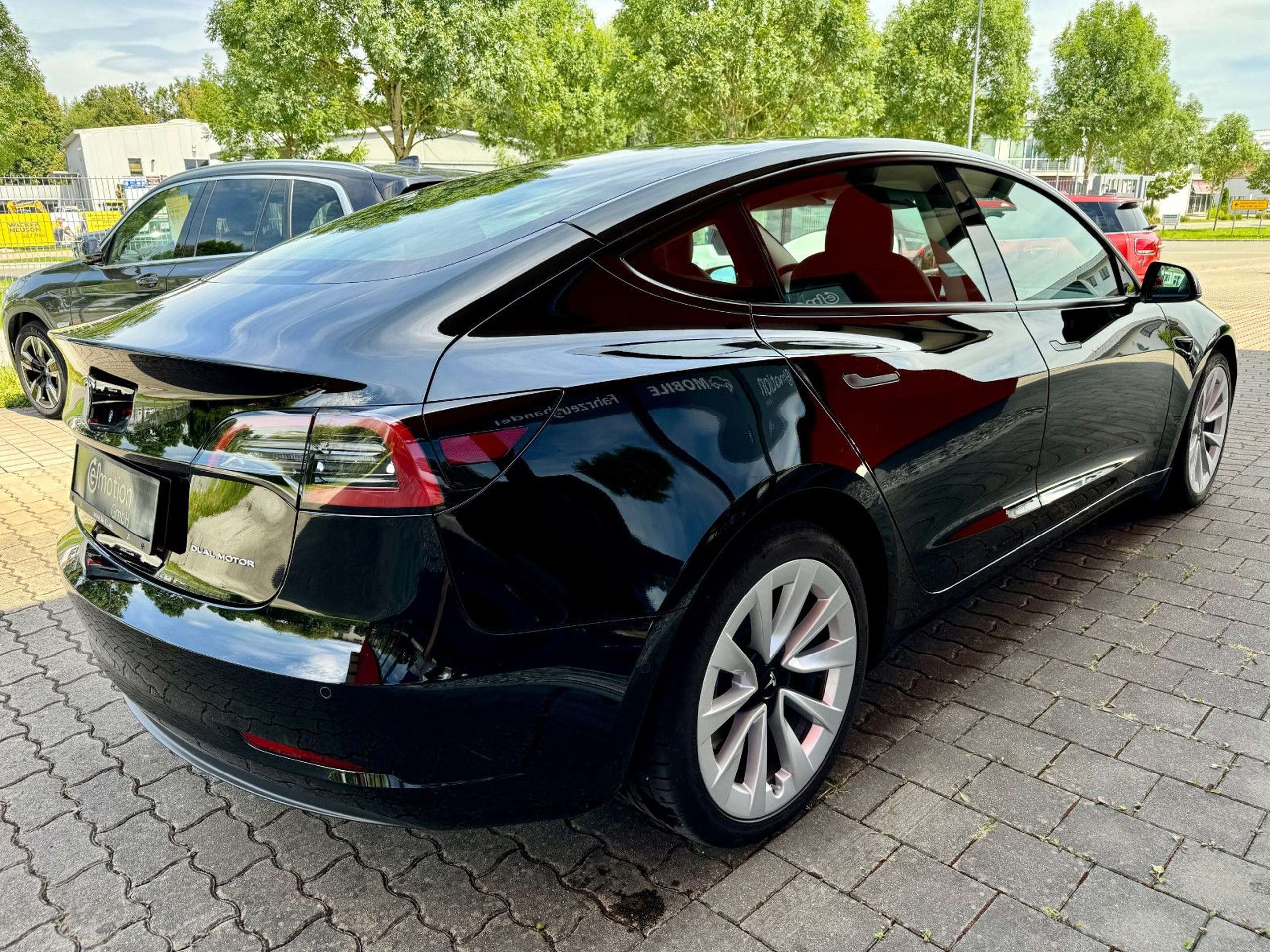 Tesla - Model 3