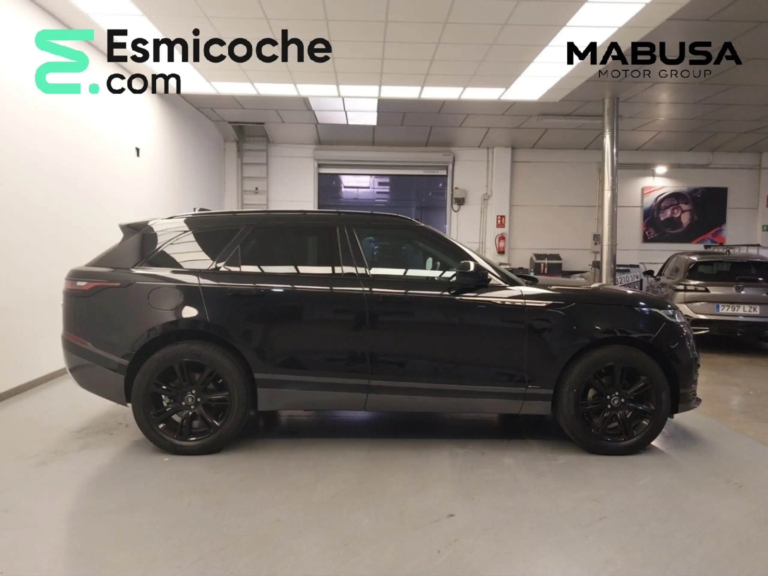 Land Rover - Range Rover Velar