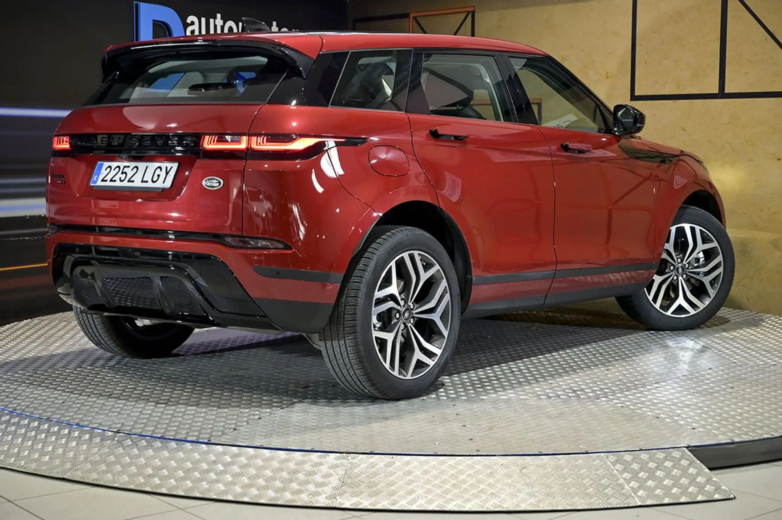 Land Rover - Range Rover Evoque