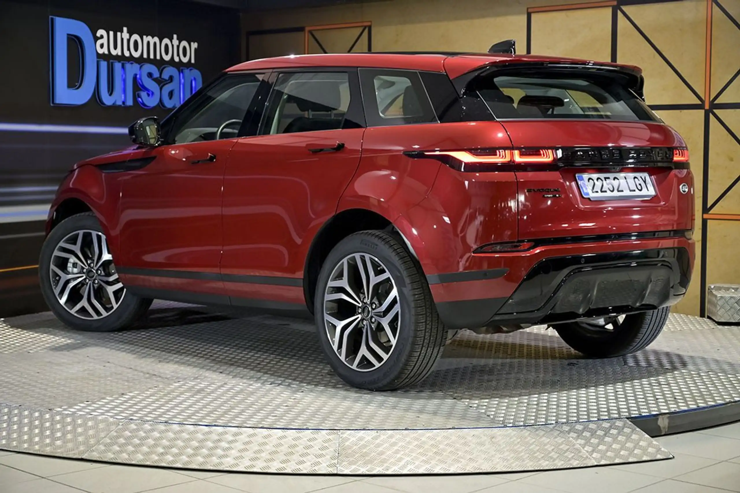 Land Rover - Range Rover Evoque