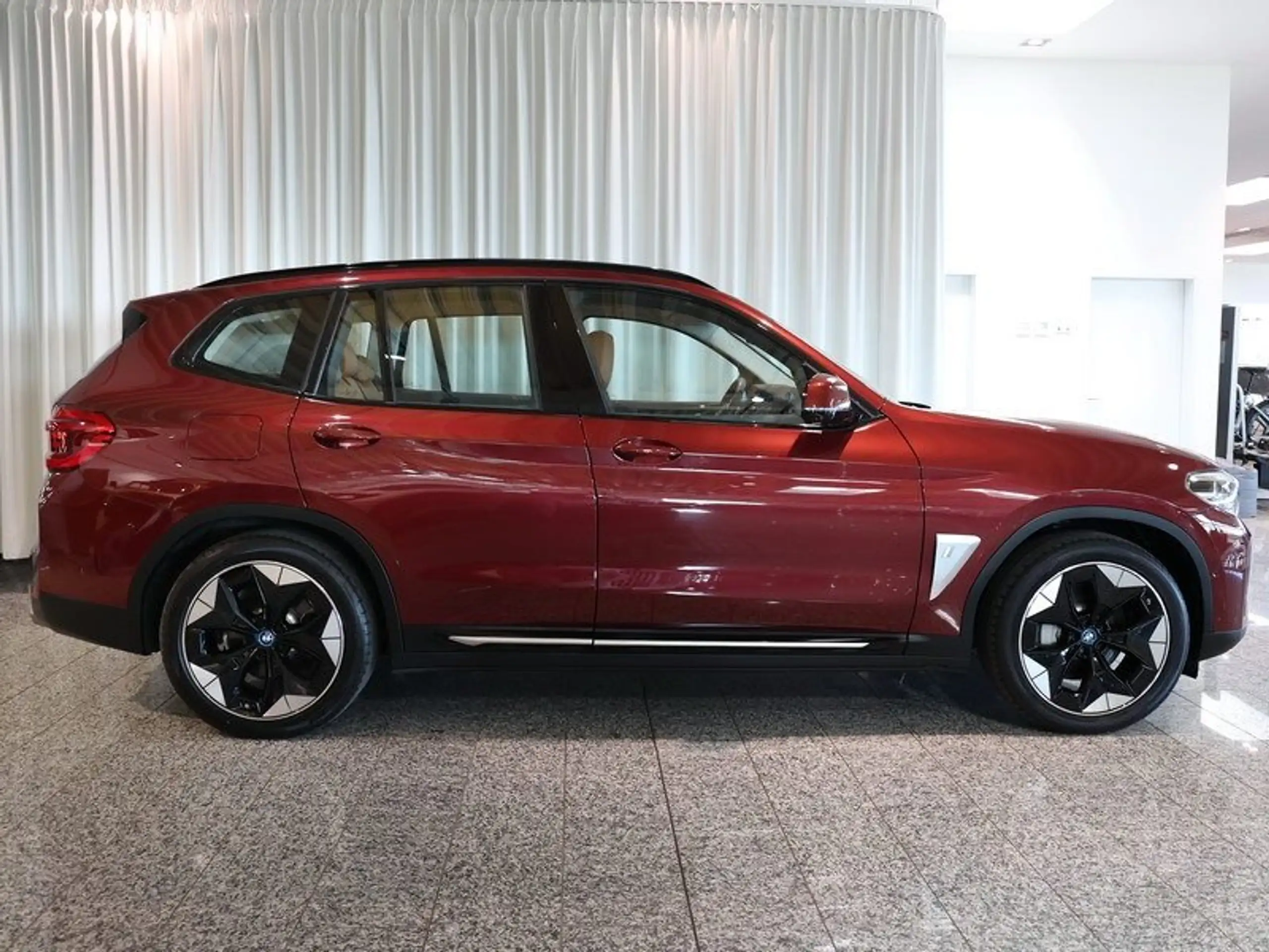 BMW - iX3