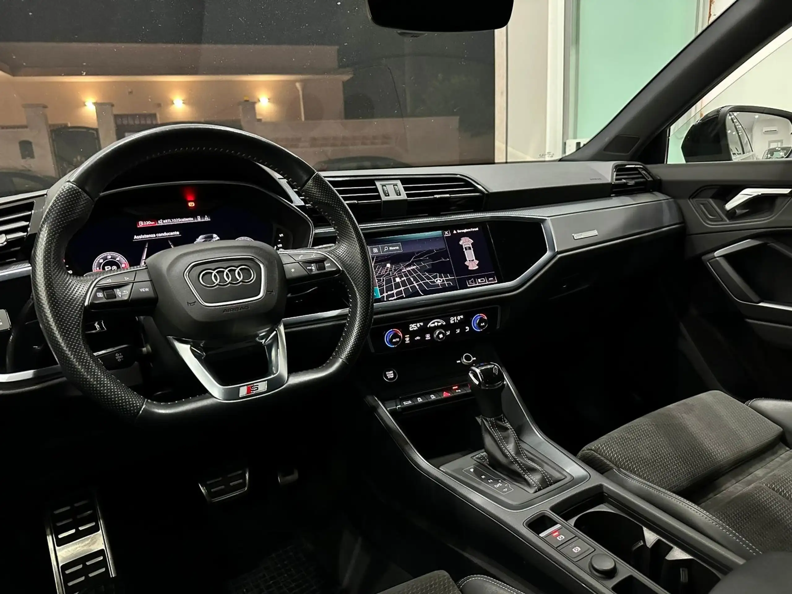 Audi - Q3