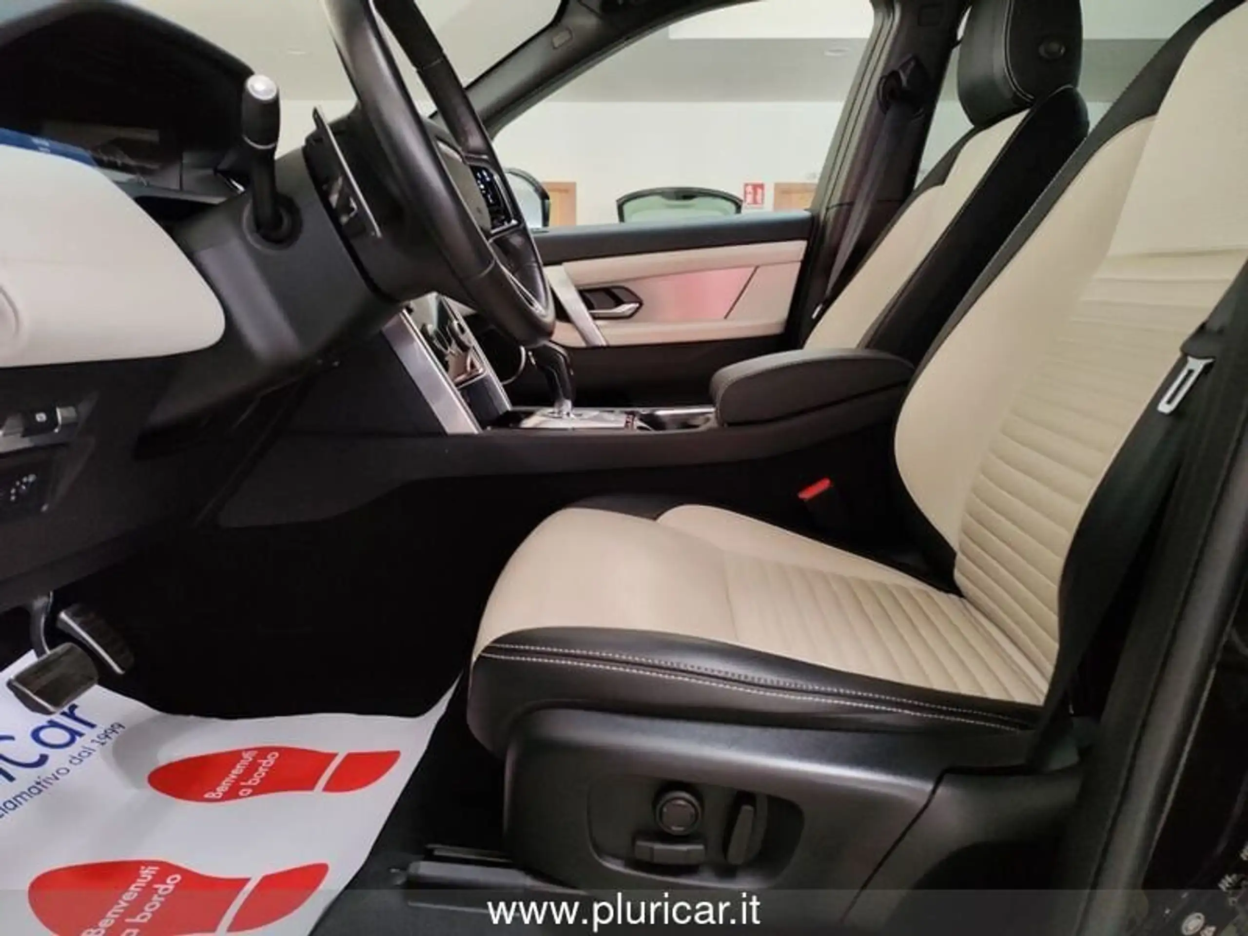 Land Rover - Discovery Sport