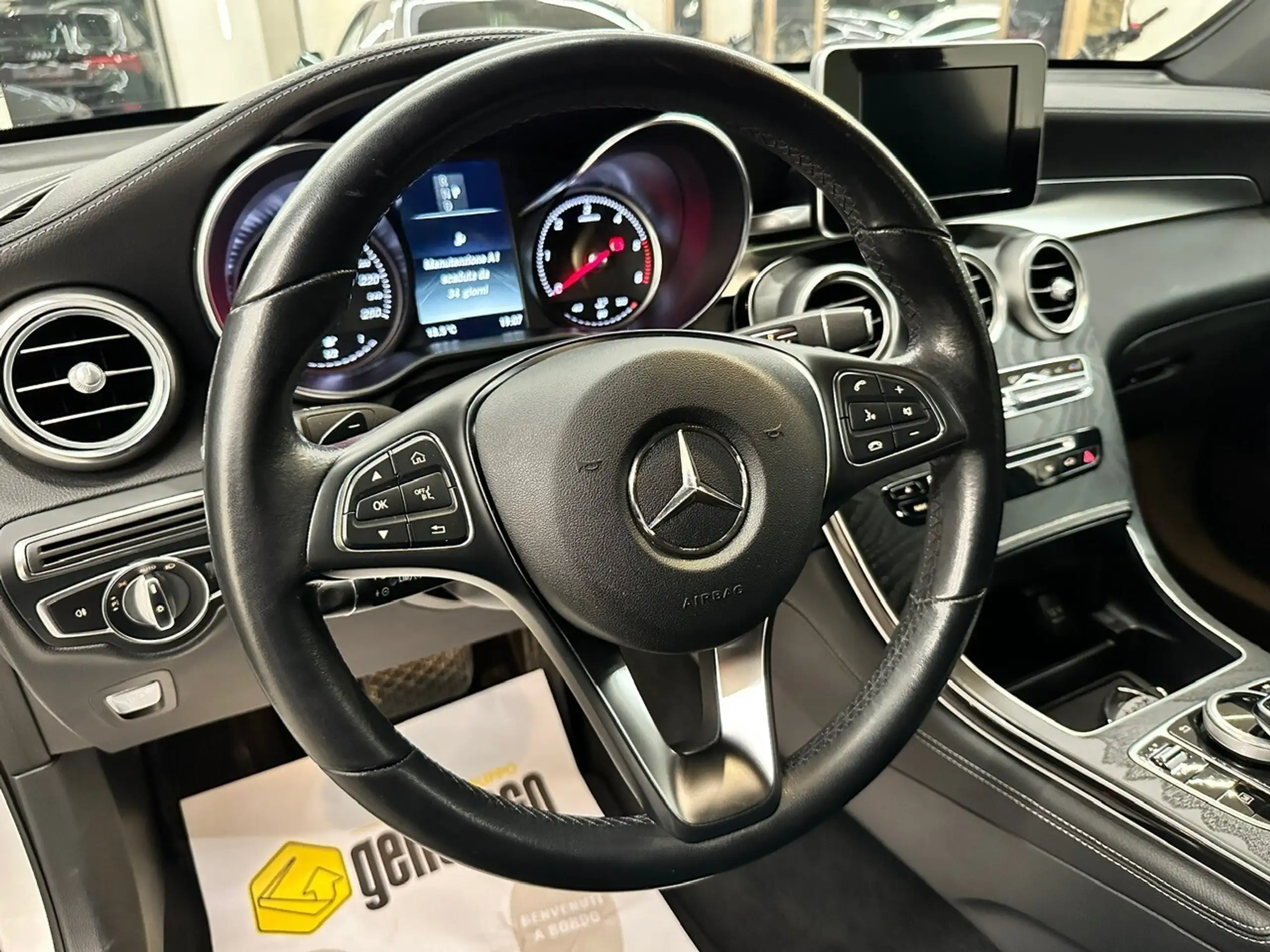 Mercedes-Benz - GLC 250