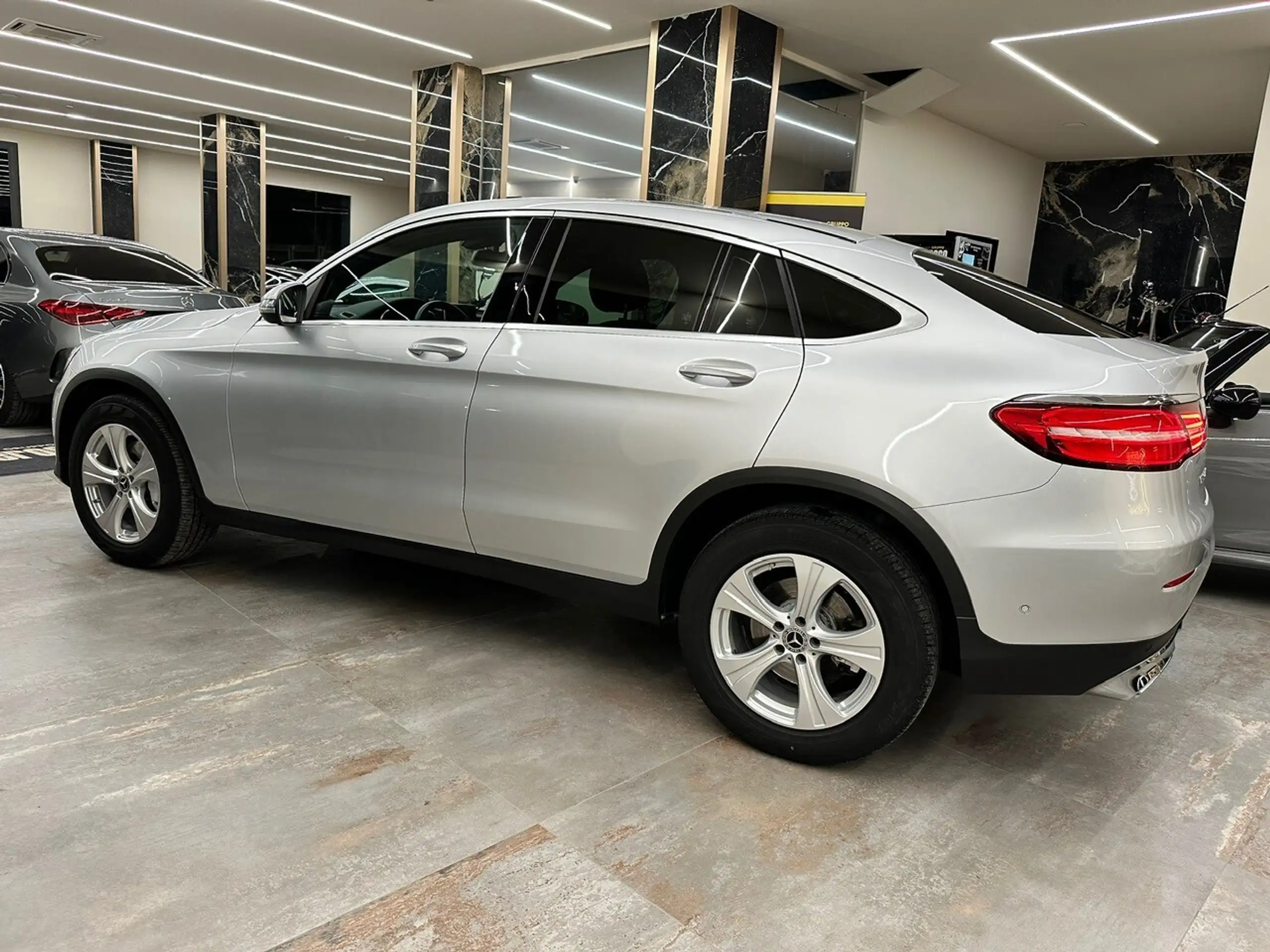 Mercedes-Benz - GLC 250