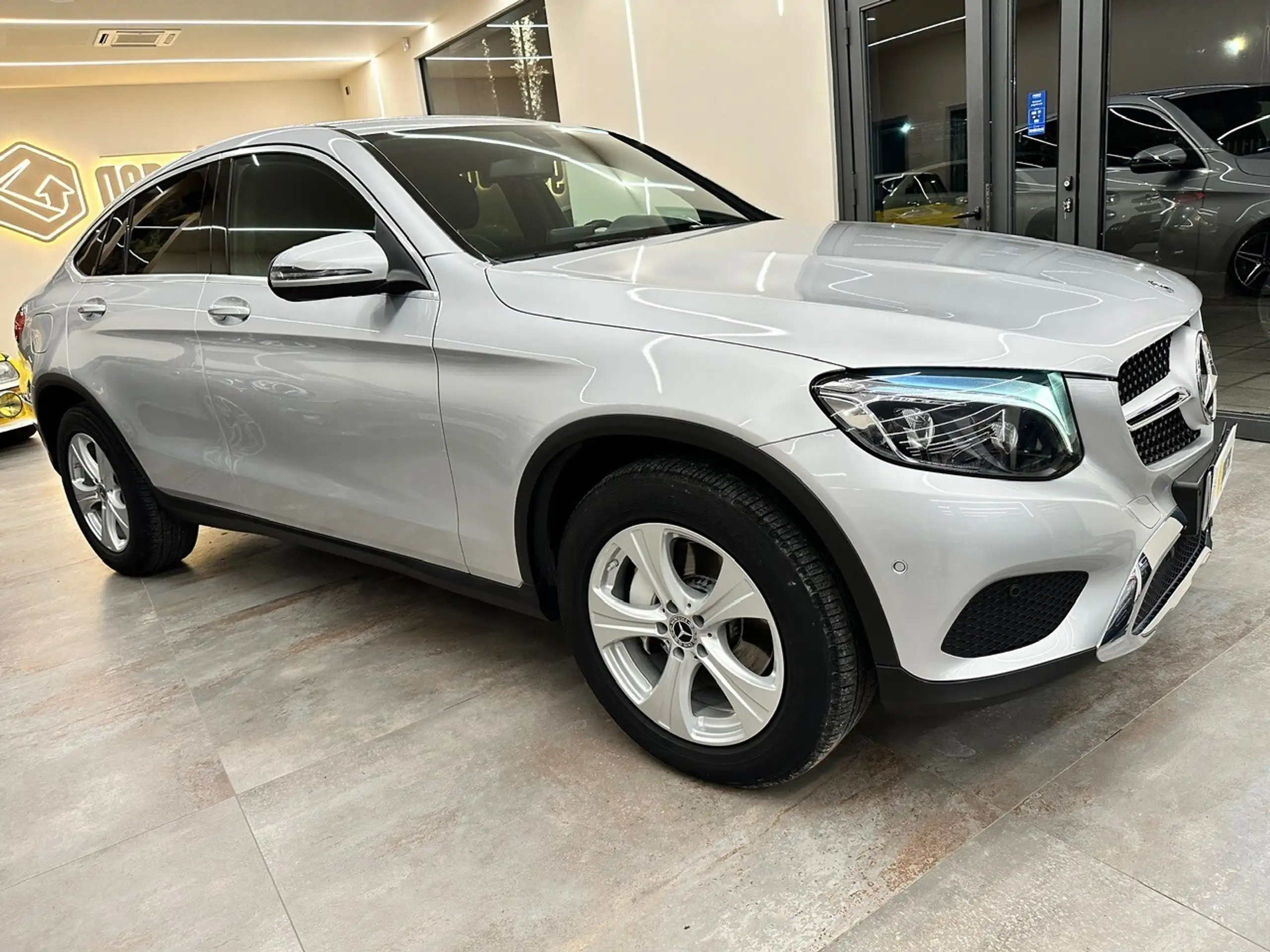 Mercedes-Benz - GLC 250